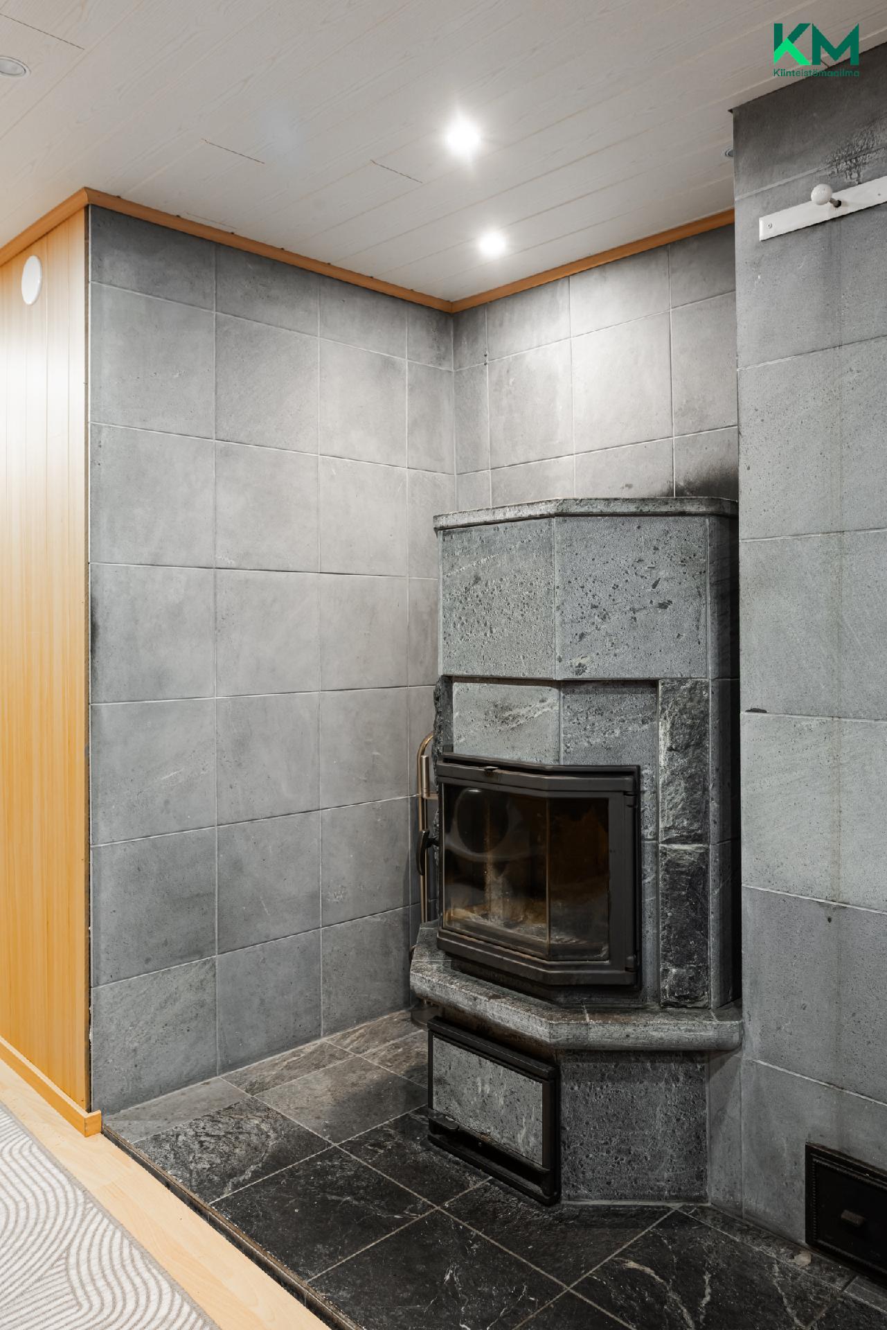 Takamaantie 81, Luolavuori, Turku