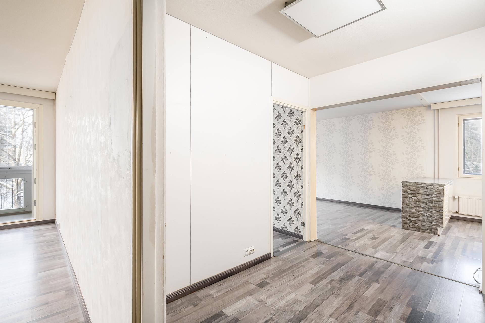 Avarasta eteisestä näkymät