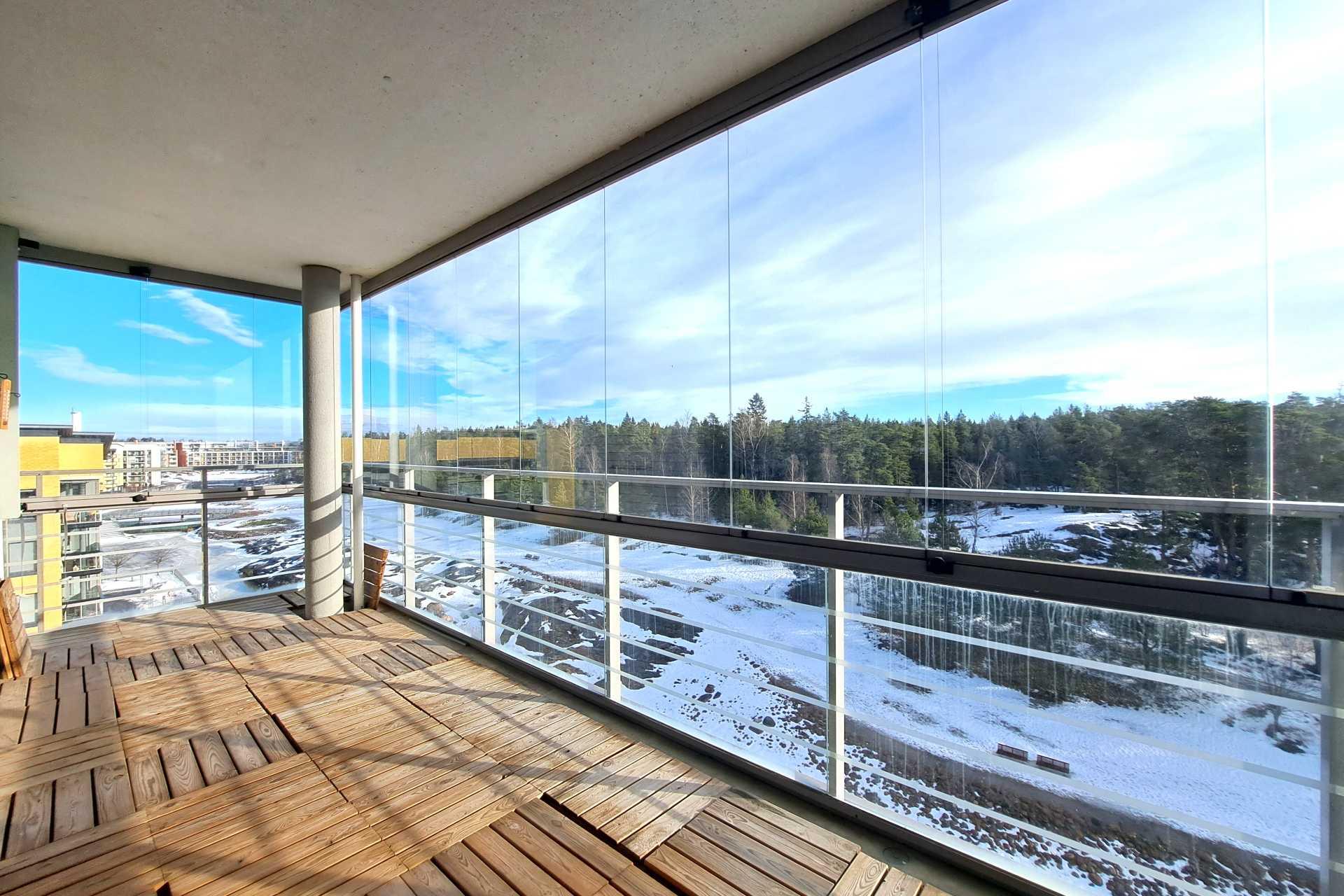 parvekeelta kanavan ja Uutelan ulkoilualueen suuntaan