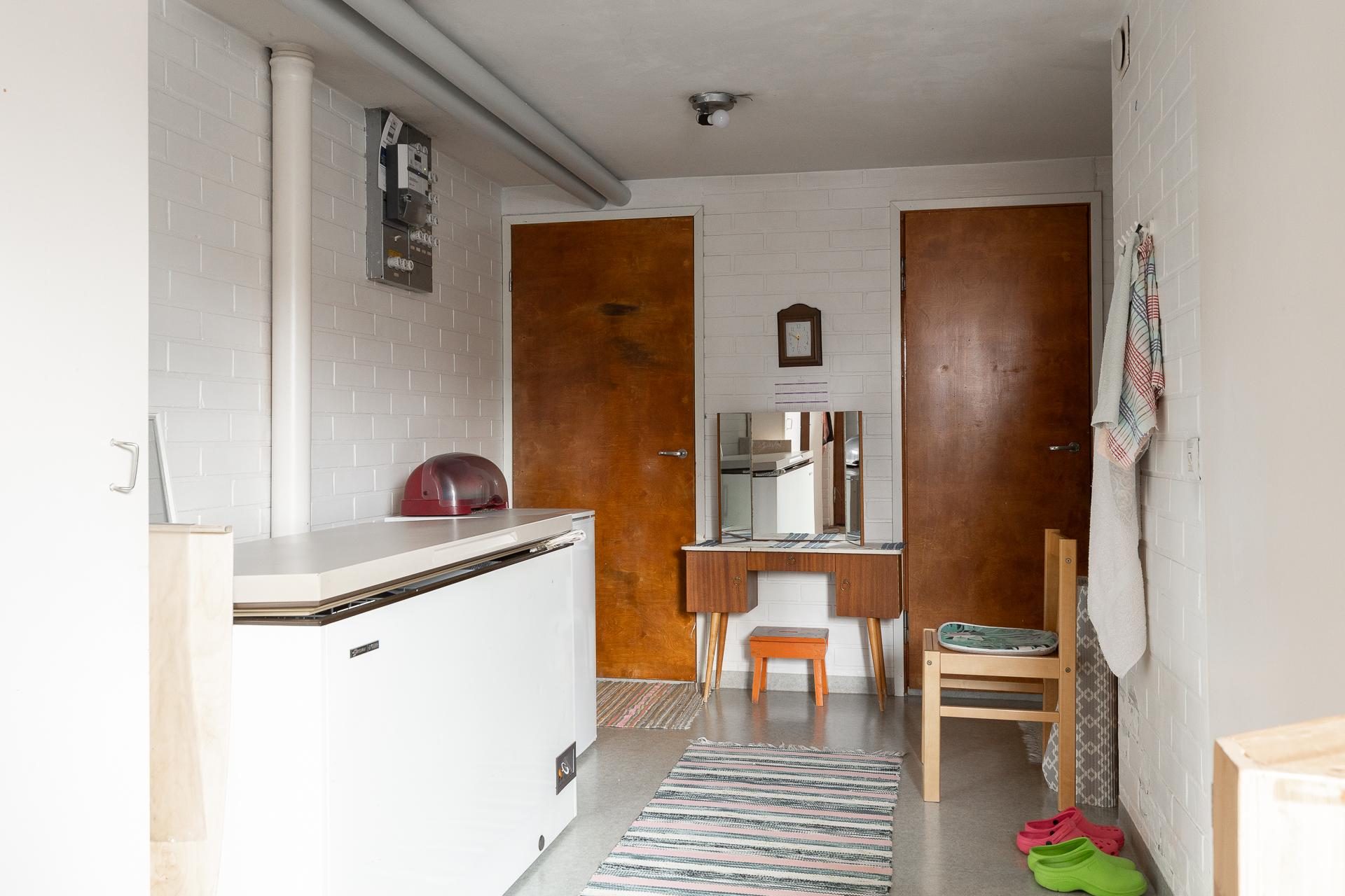 alakerran varastotilaa