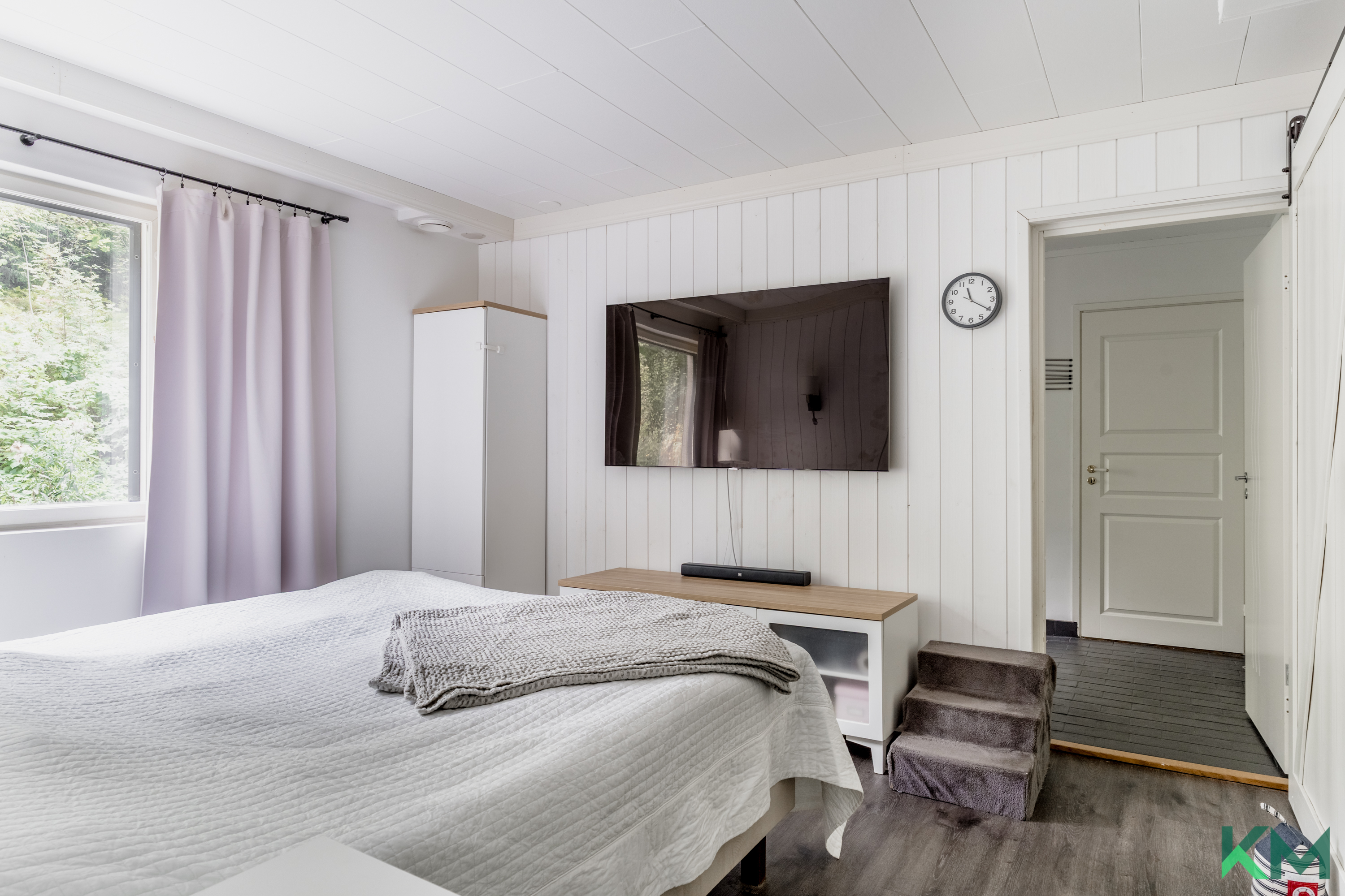 Alakerran makuuhuone