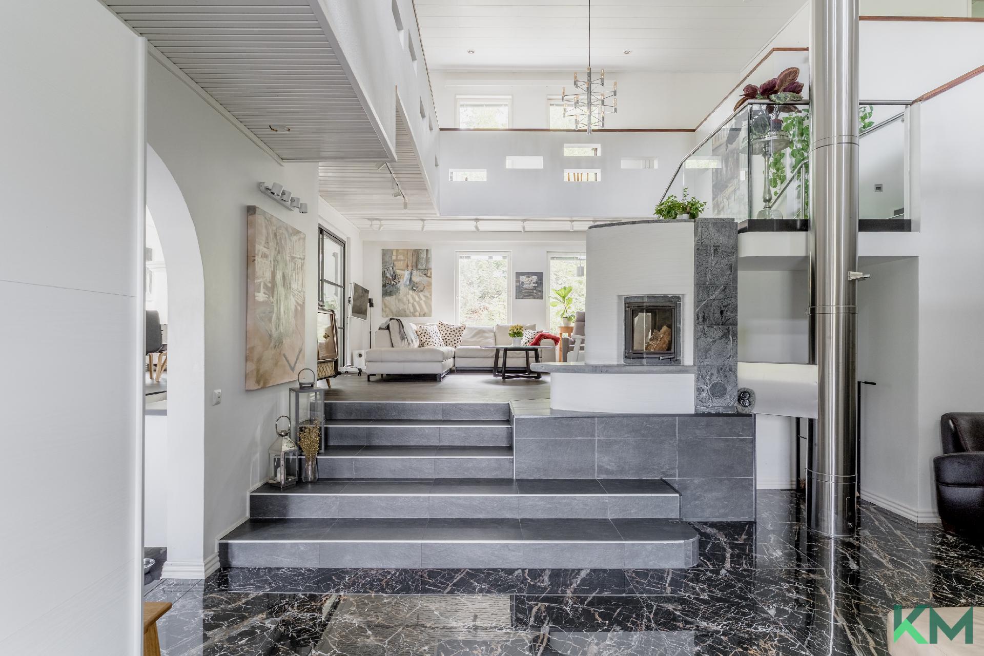 Näyttävä sisääntulo