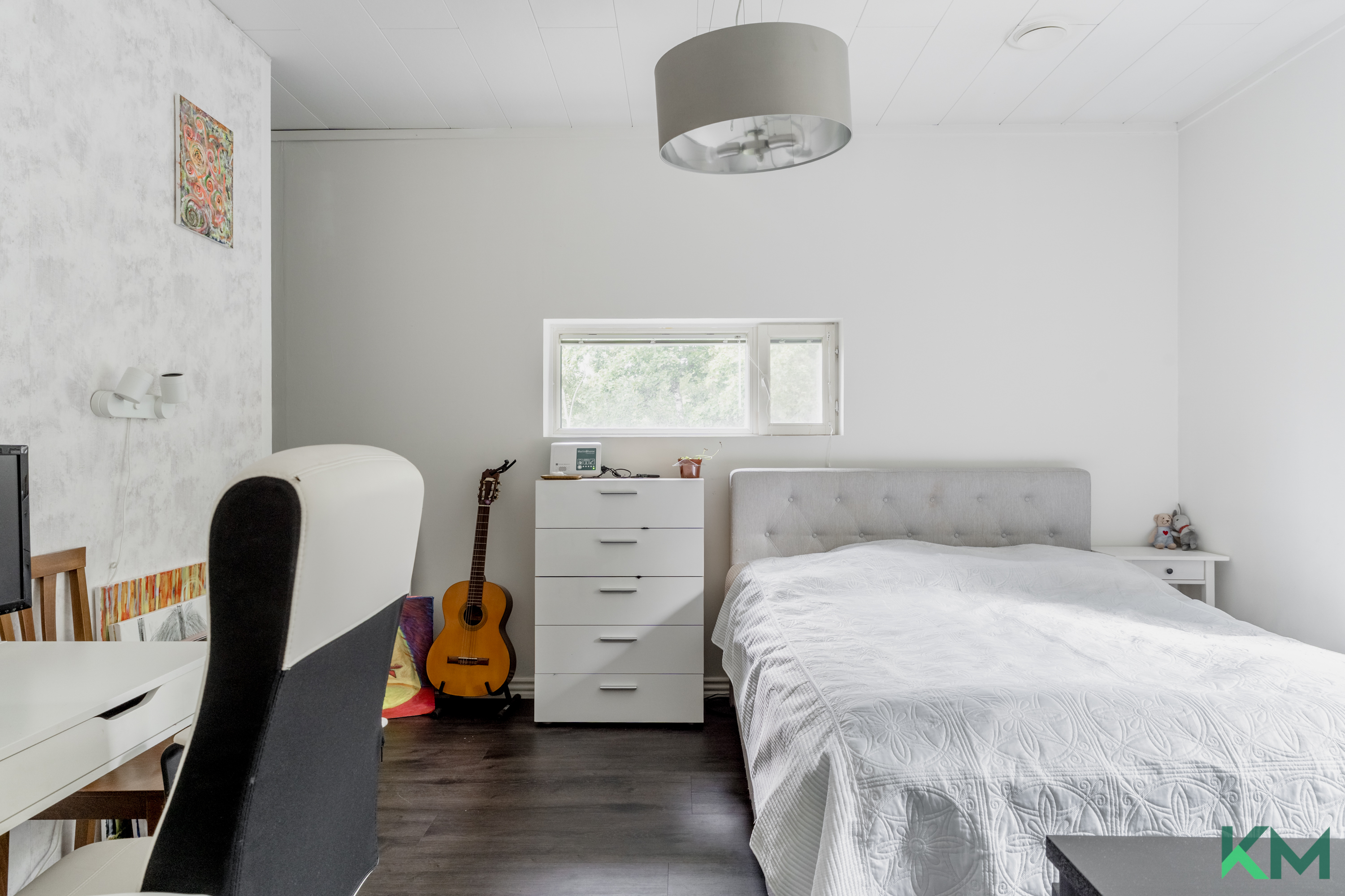 Yläkerran makuuhuone 1