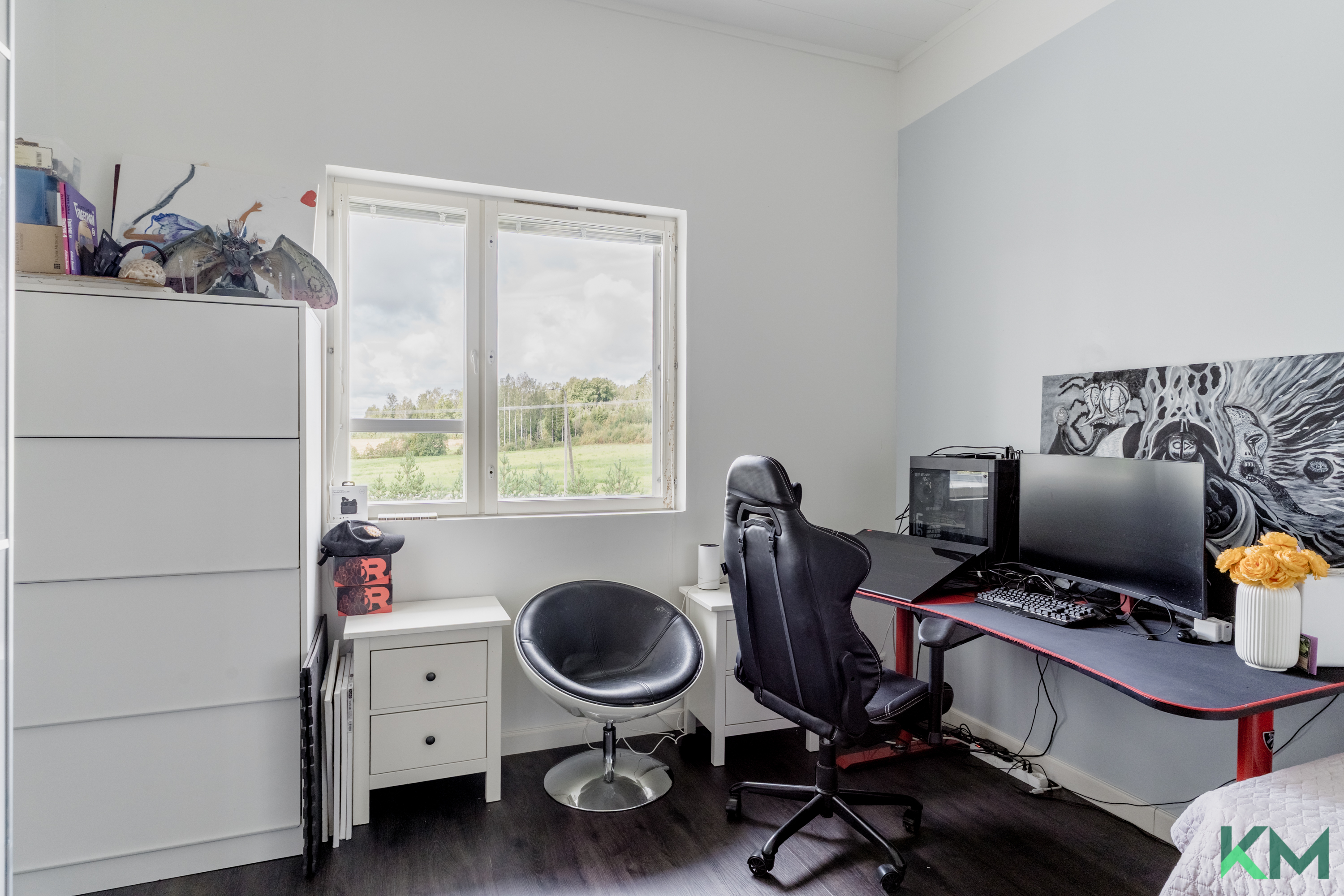 Yläkerran makuuhuone 1