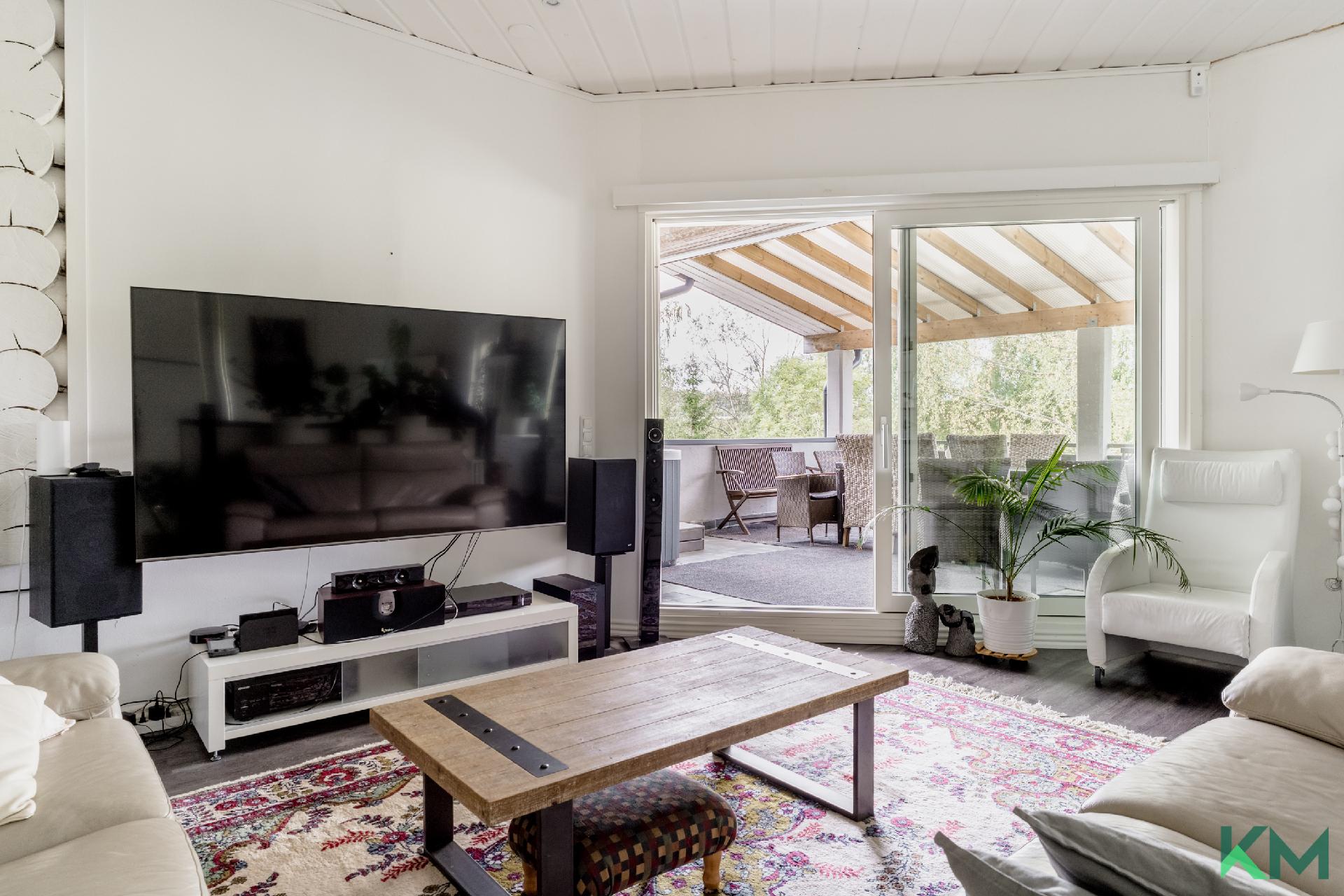 Yläkerran aula, mitä voi käyttää toisena olohuoneena