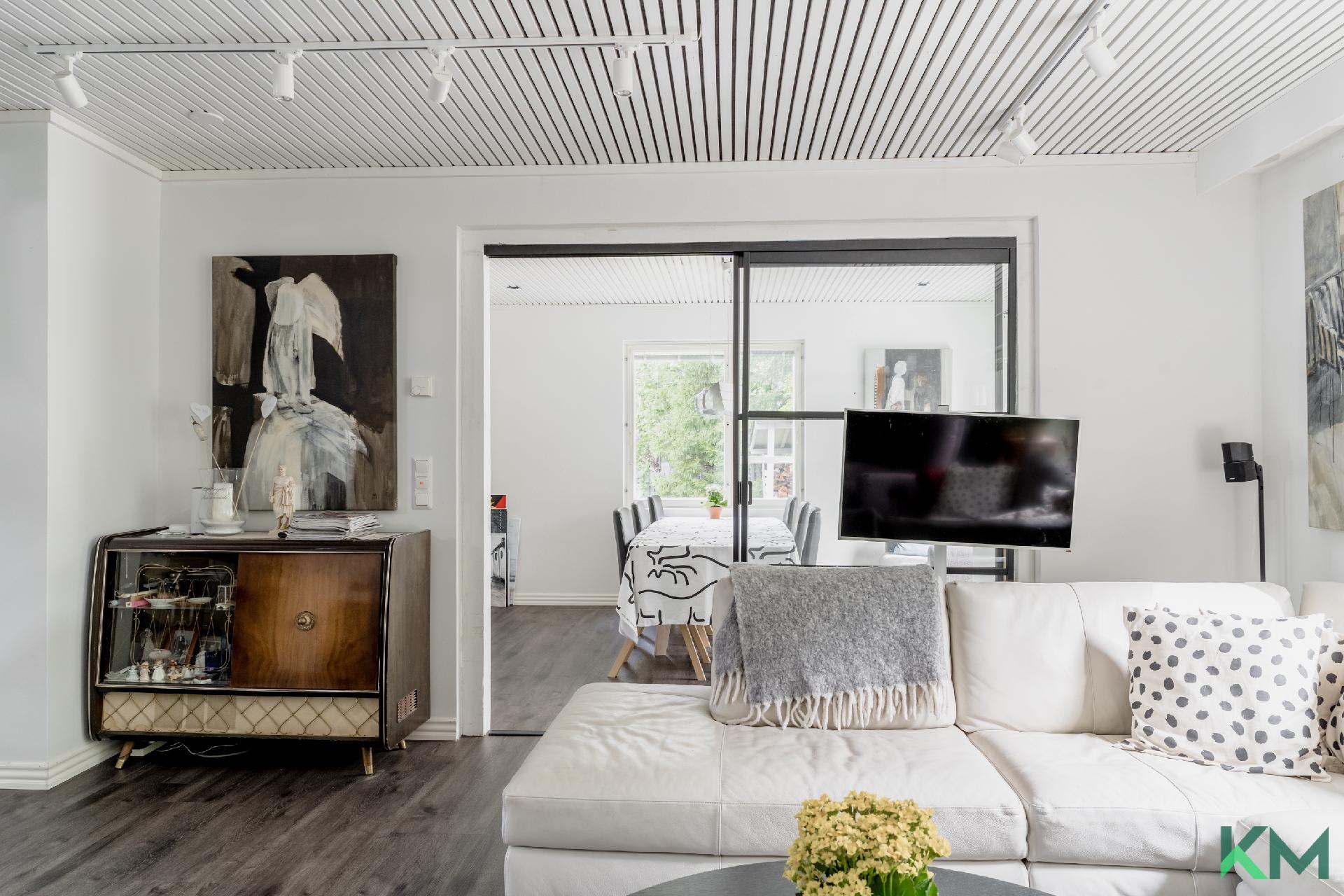 Ruokailutilassa liukuovet