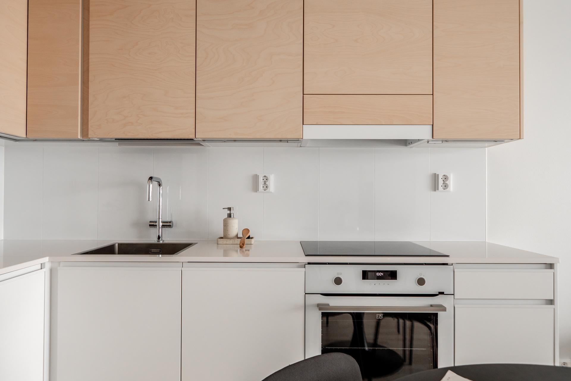 Rautatienkatu 1, Keskusta, Oulu