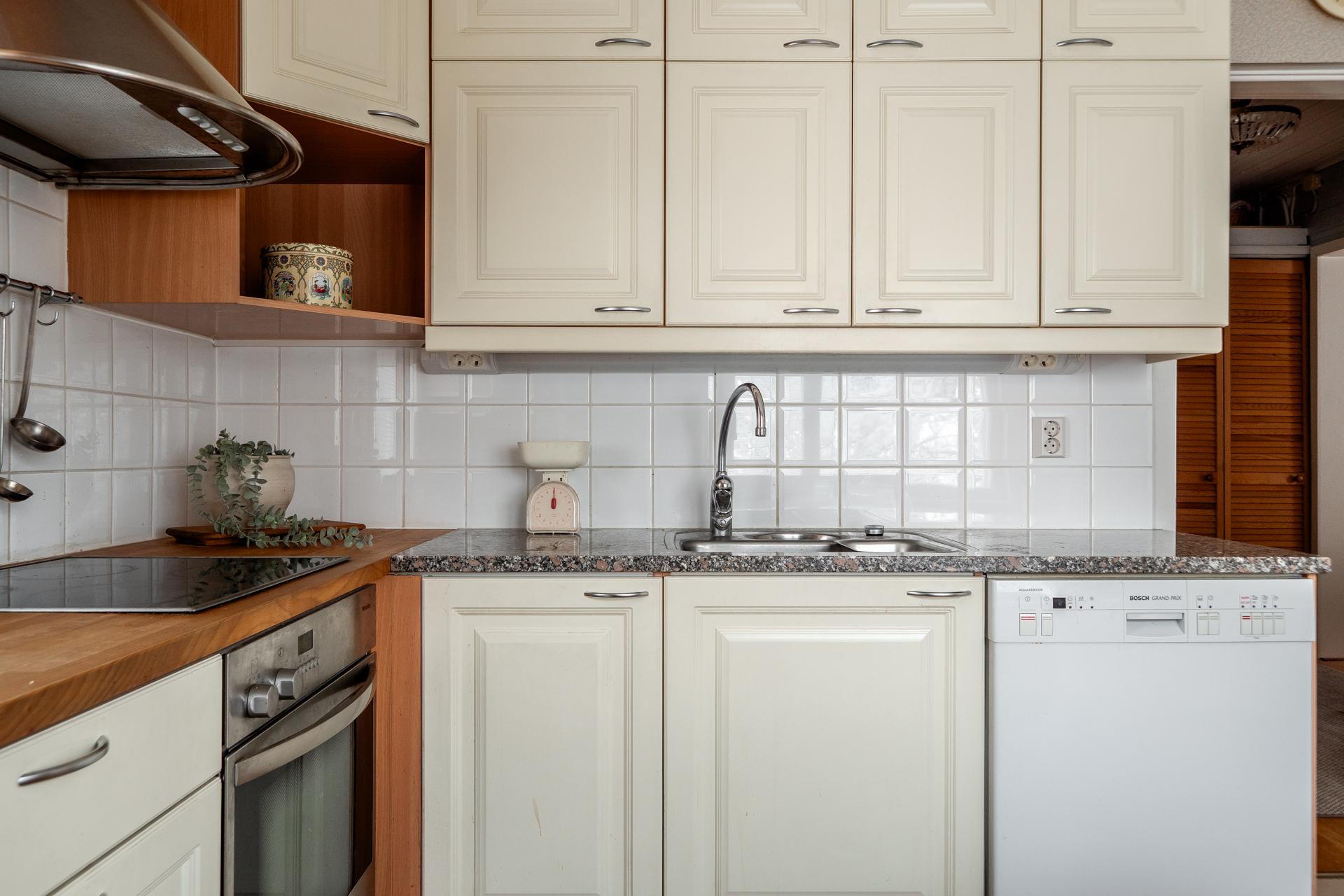 Varikkotie 17, Nokela, Oulu