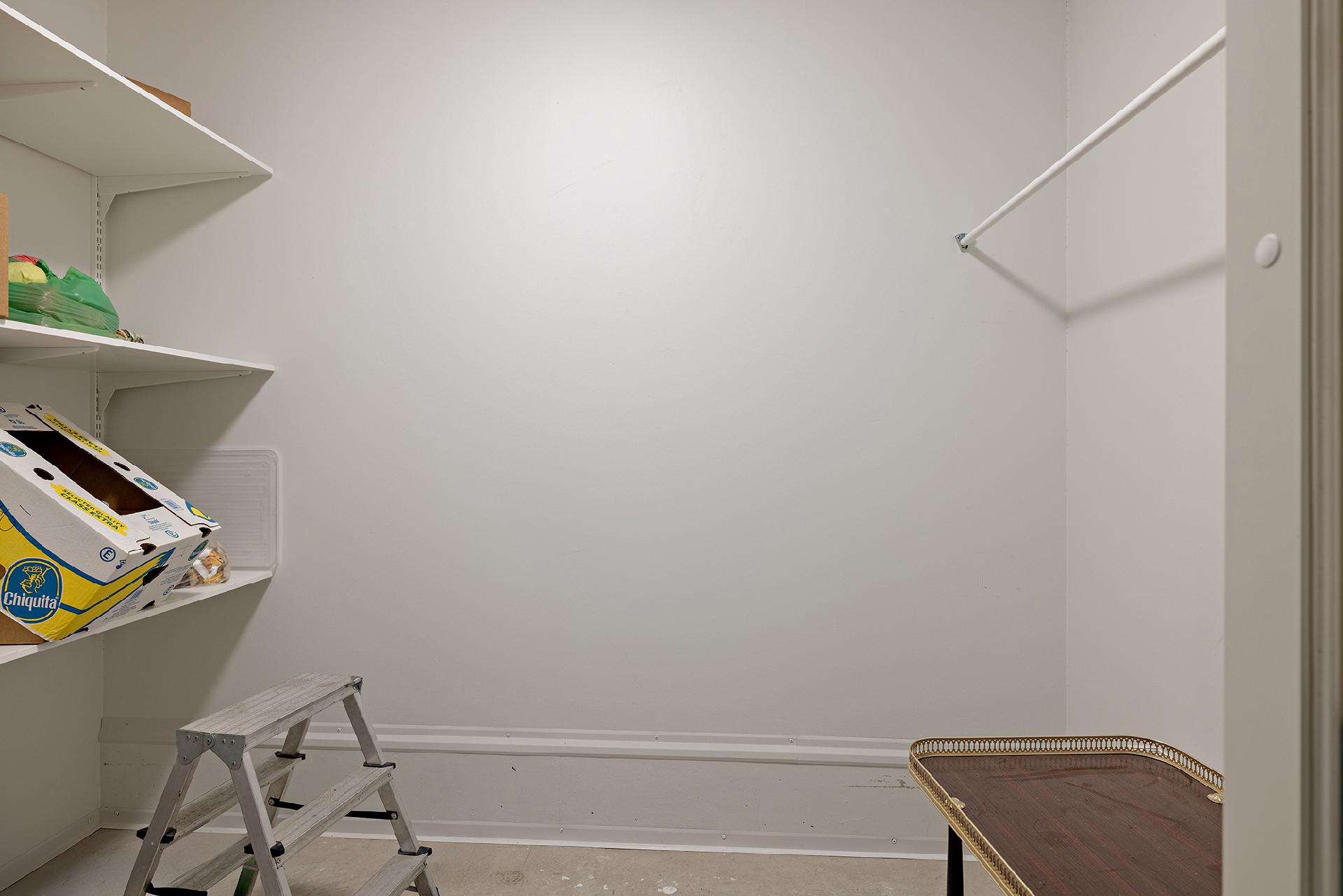 Tallin perällä on iso lämmin varasto.