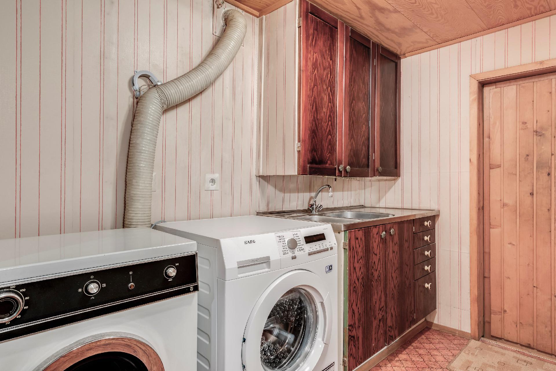 Lainlukijantie 27b, Torpparinmäki, Helsinki