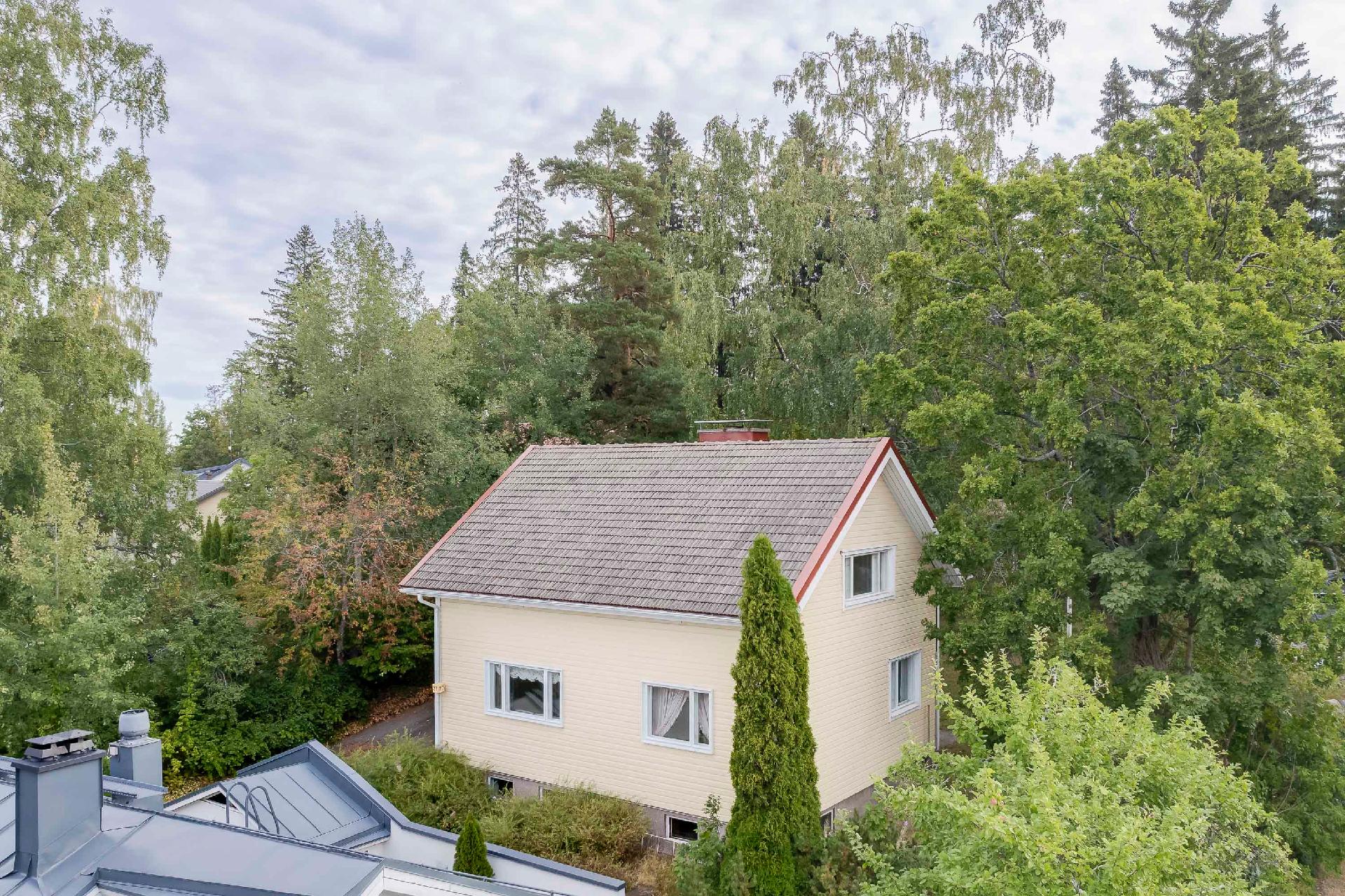 Lainlukijantie 27b, Torpparinmäki, Helsinki