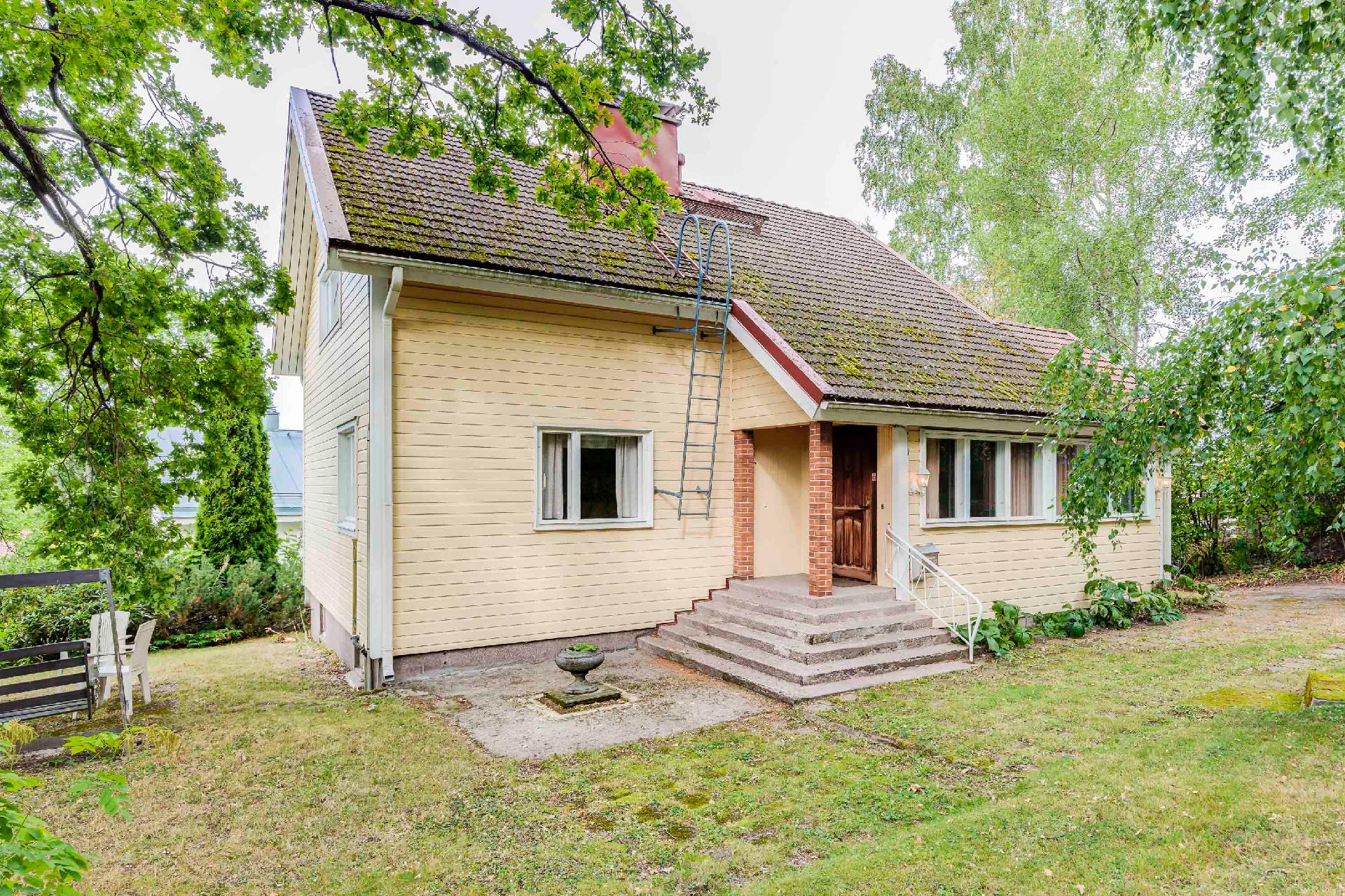 Lainlukijantie 27b, Torpparinmäki, Helsinki