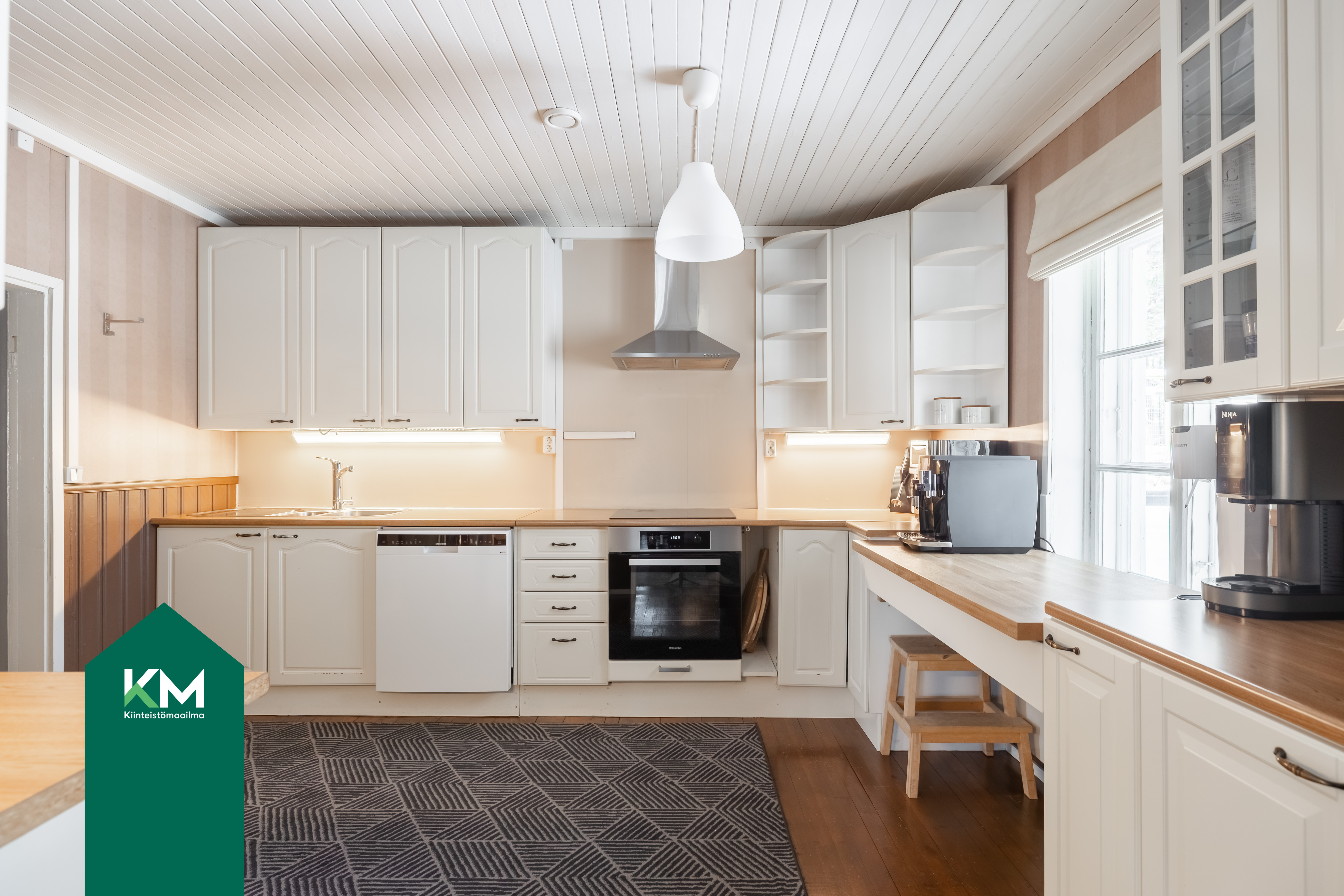 Säilytys- ja työtilaa on riittävästi