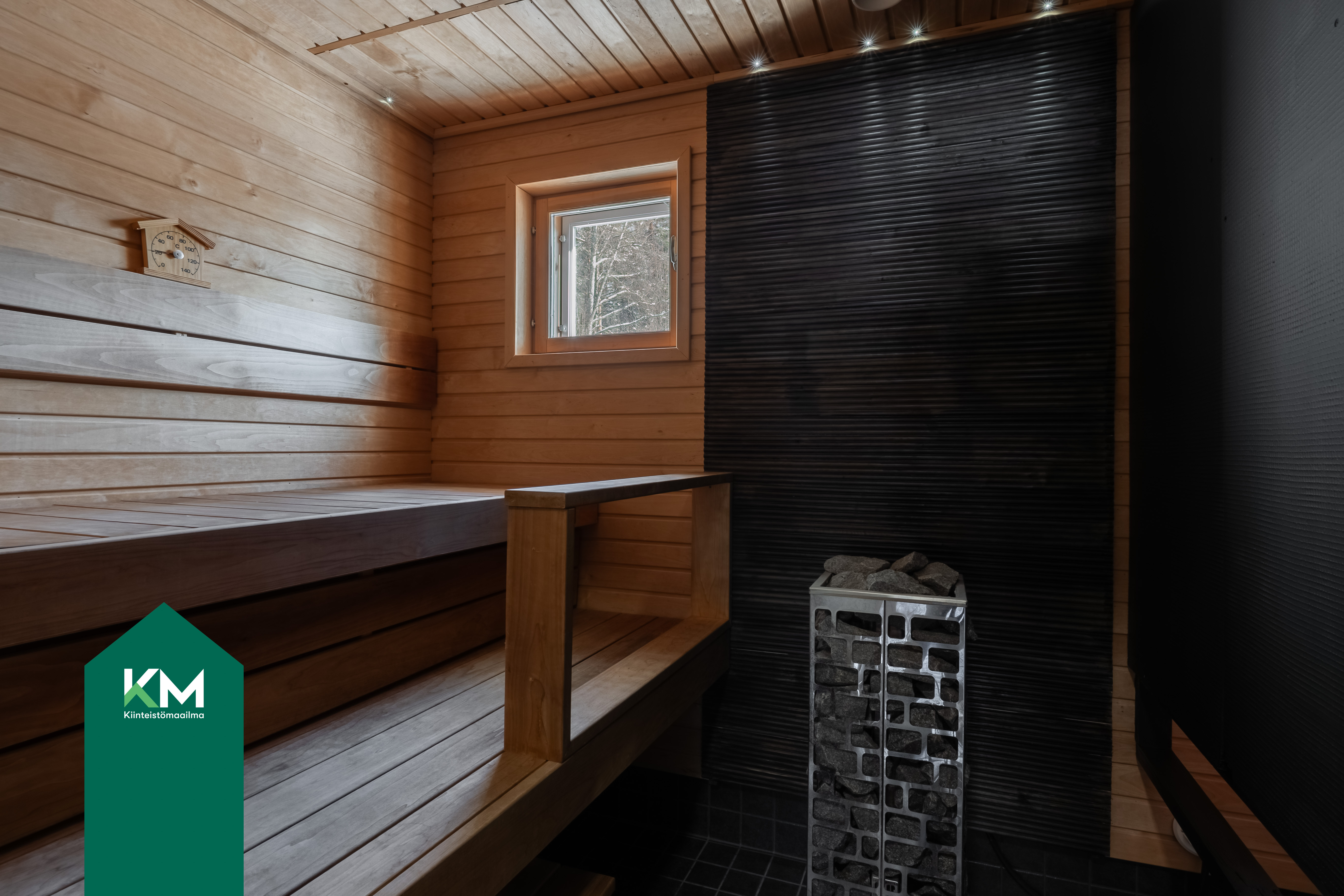 Asuinrakennuksen saunassa on sähkökiuas