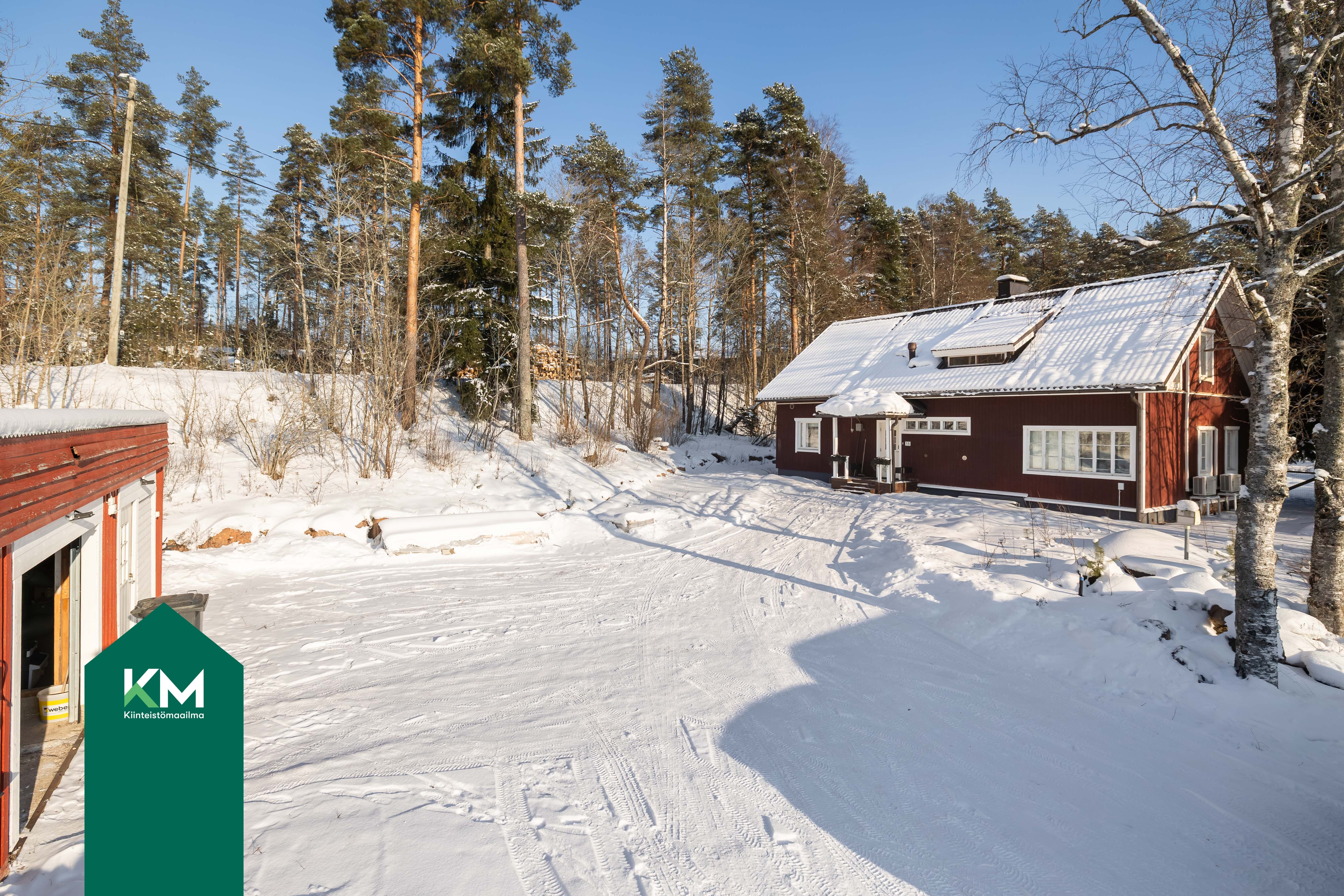 Etupihalle mahtuu useampikin ajoneuvo
