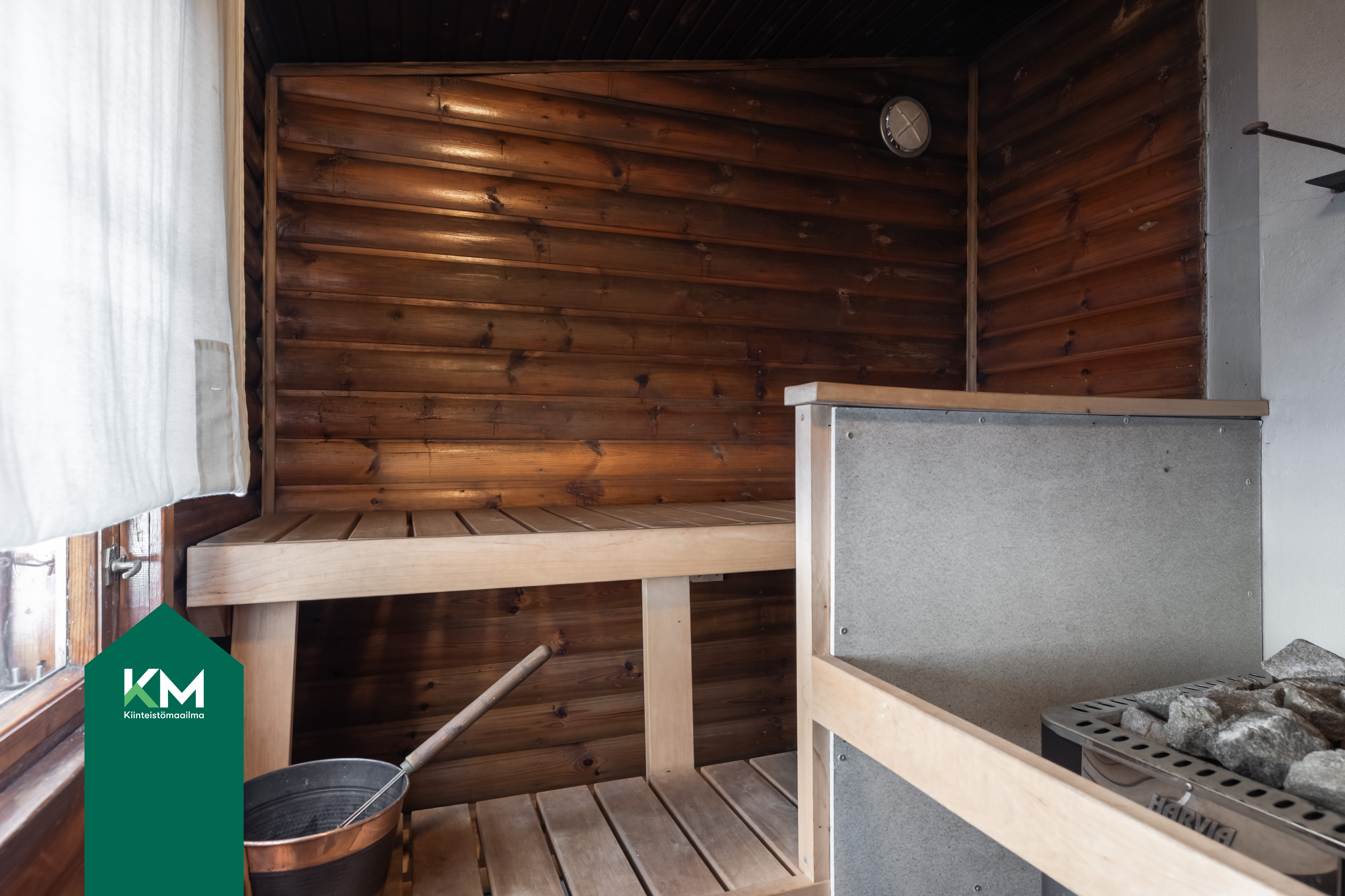 Pihasaunan puulämmitteinen kiuas antaa lempeät löylyt