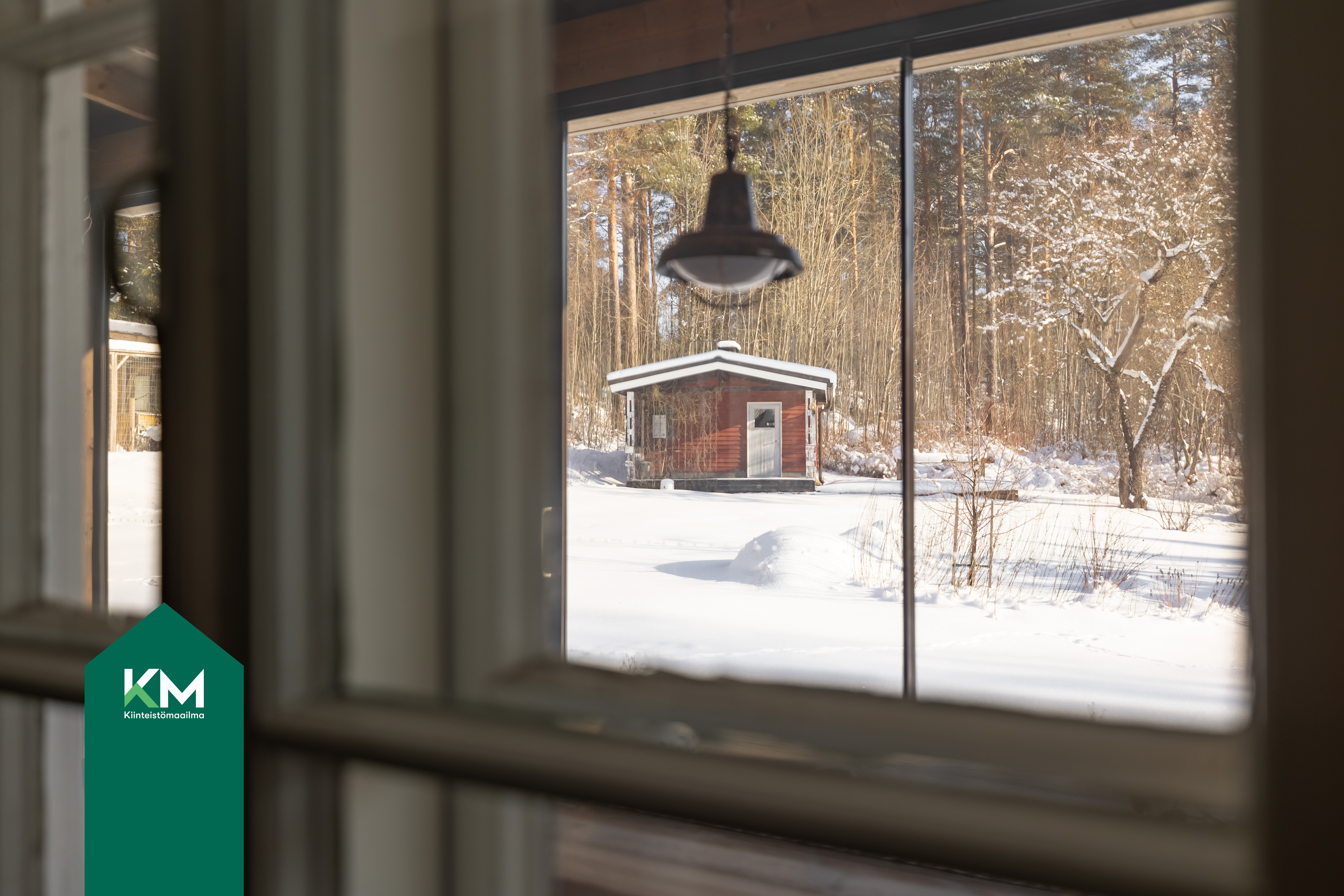 Pihan perällä saunarakennus