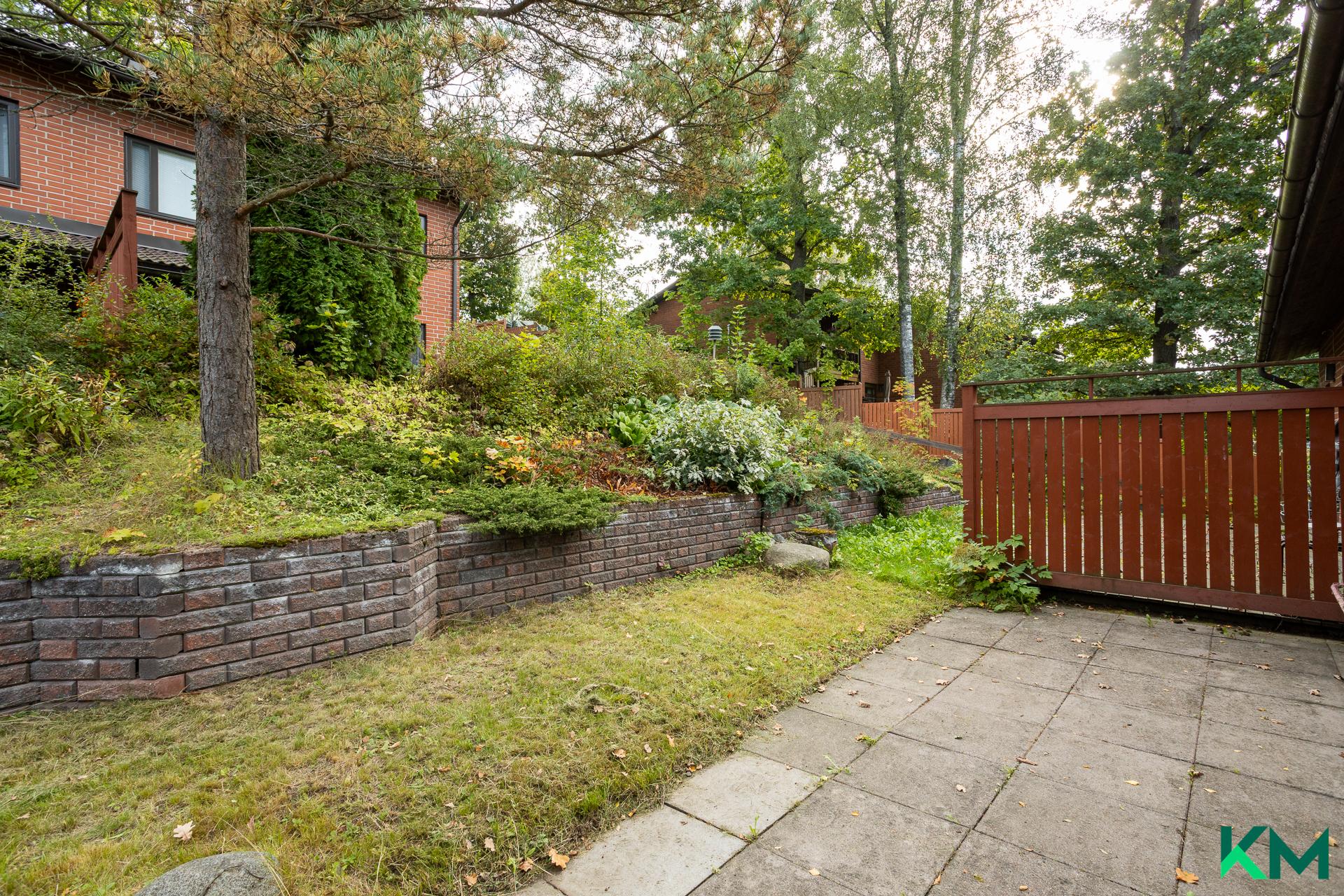 Takapihan puolella vilvoittelualue