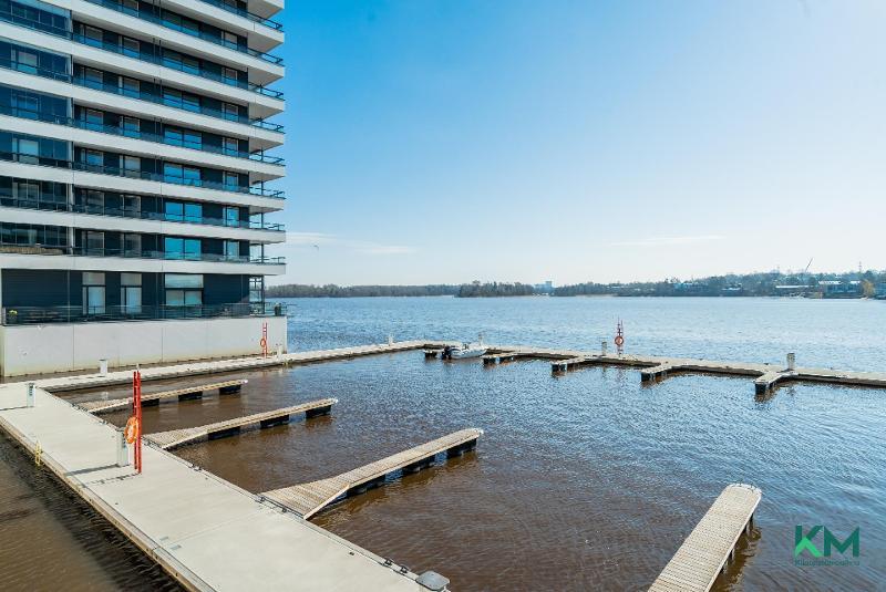 Mahdollisuus ostaa venepaikka aivan huoneiston vierestä.