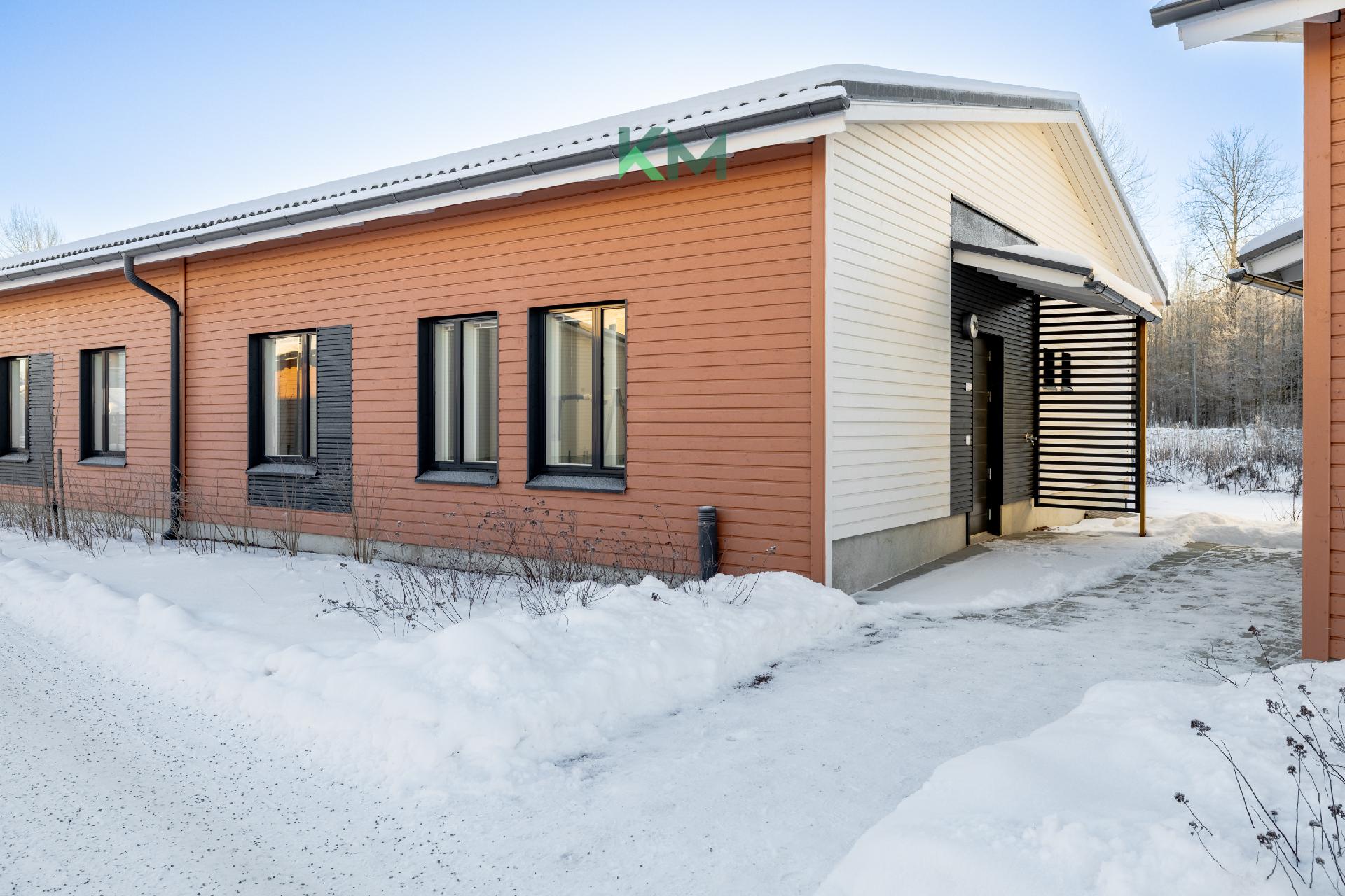 Sisäänkäynti ja julkisivut