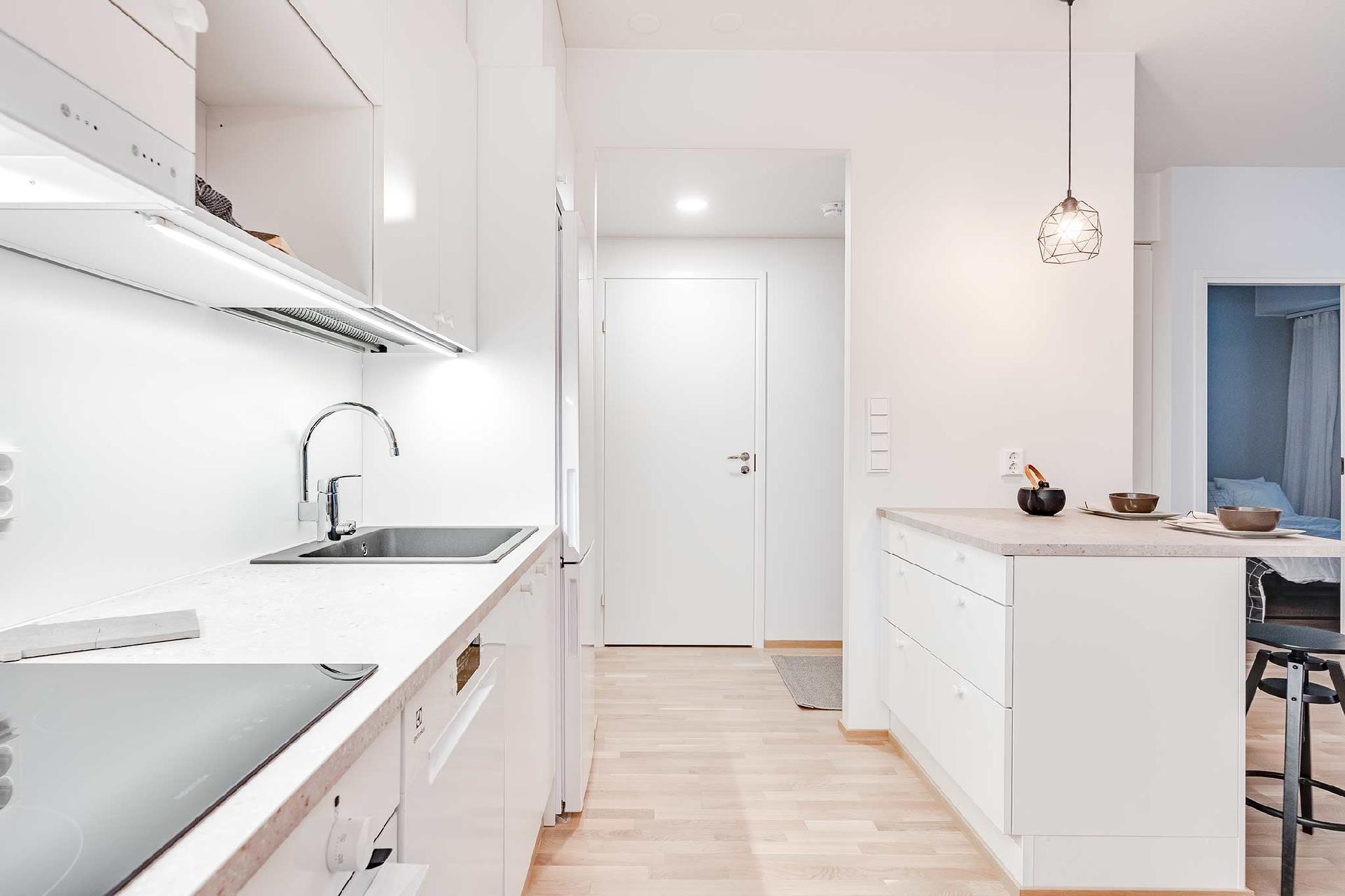 Sisäkuvat saman kokoisesta 49,5m² asunnosta B32