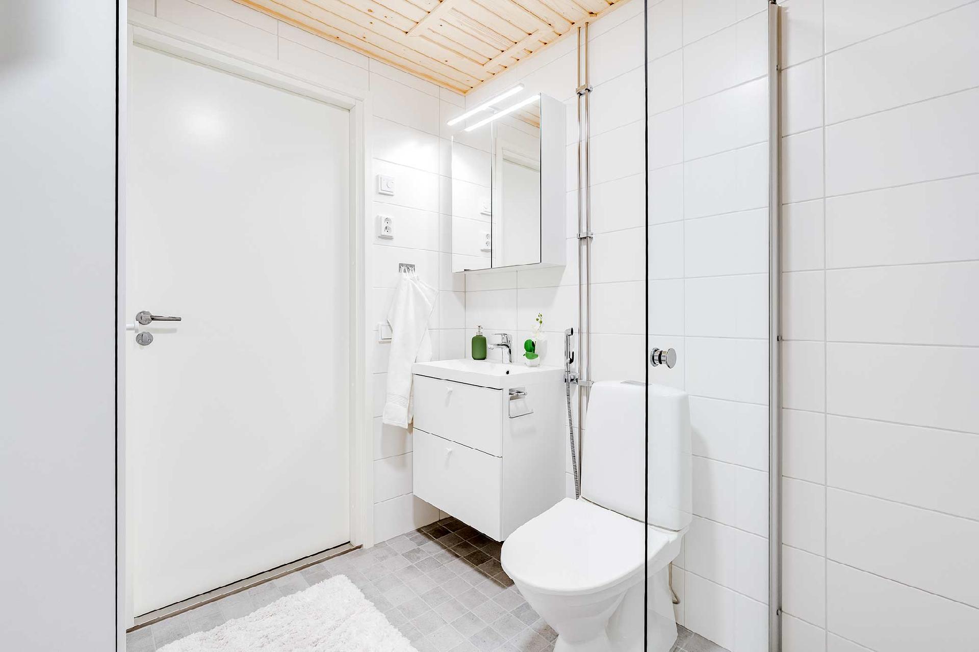 Sisäkuvat saman kokoisesta 49,5m² asunnosta B32