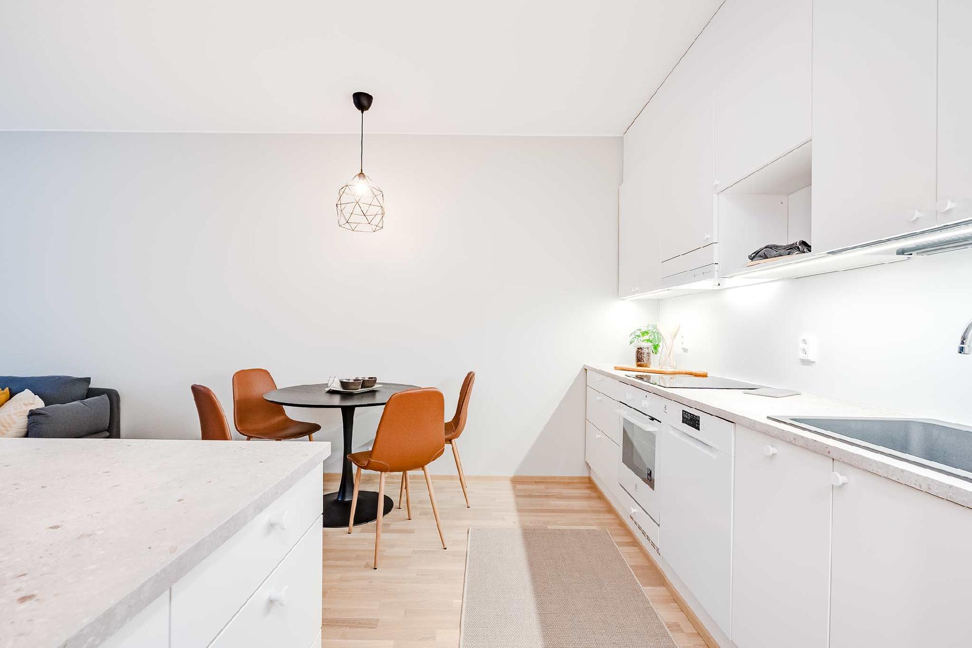 Sisäkuvat saman kokoisesta 49,5m² asunnosta B32