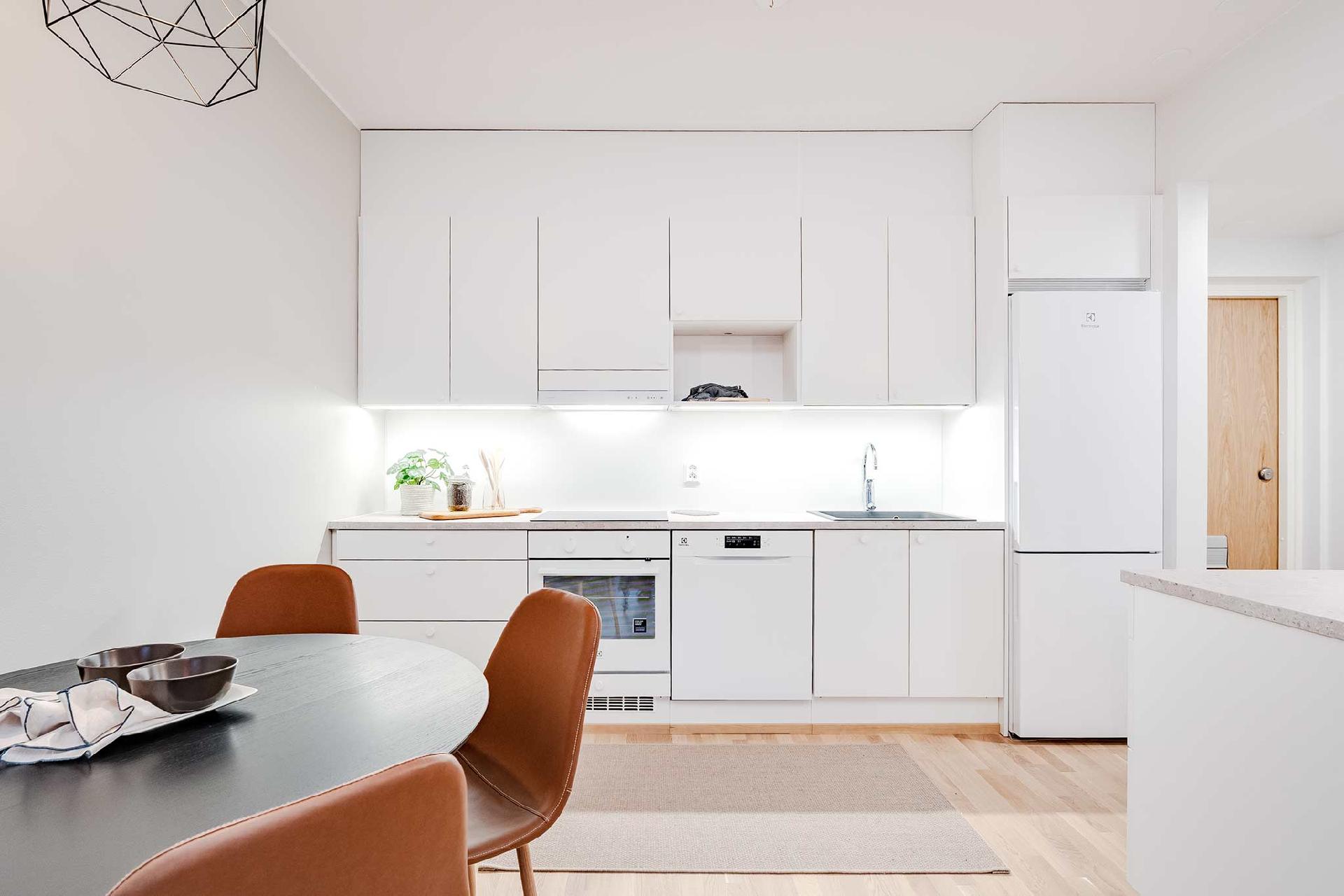 Sisäkuvat saman kokoisesta 49,5m² asunnosta B32