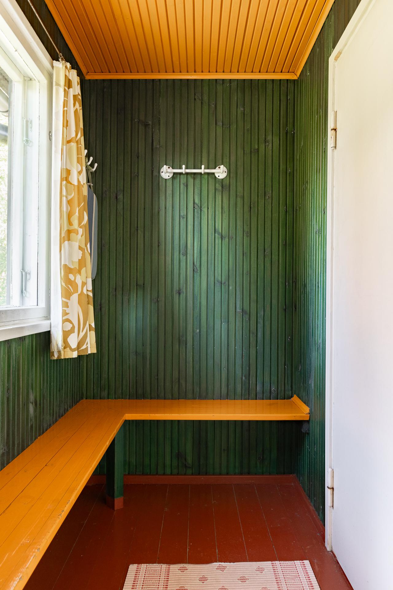 Ulkosaunan pukuhuone