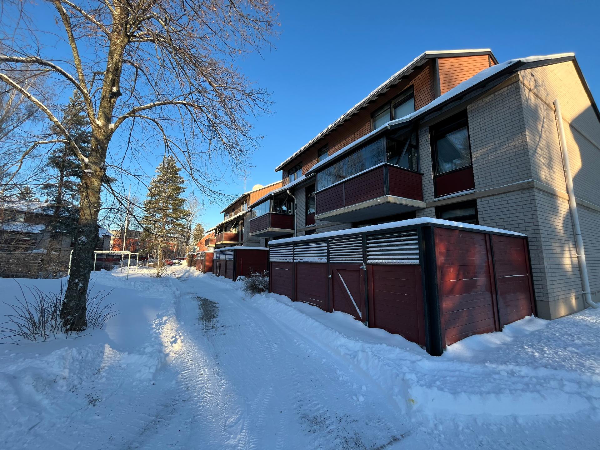 Laulurastaantie 11, Malmi, Helsinki