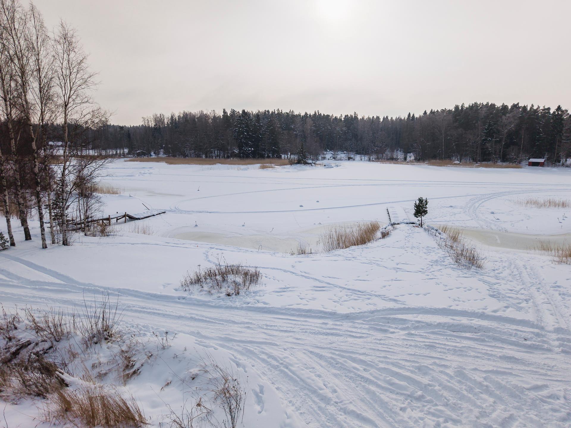 Ranta-alue ja laituri
