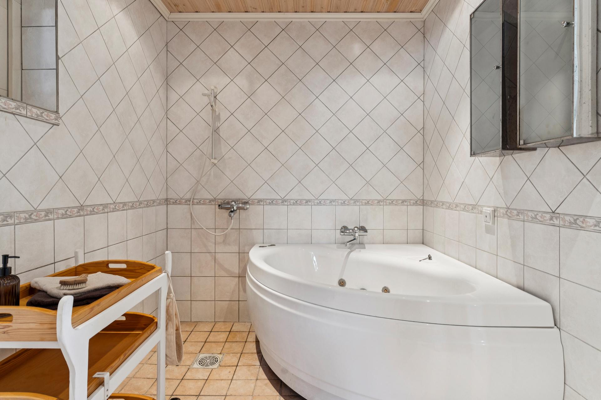 Pesuhuone ja poreamme