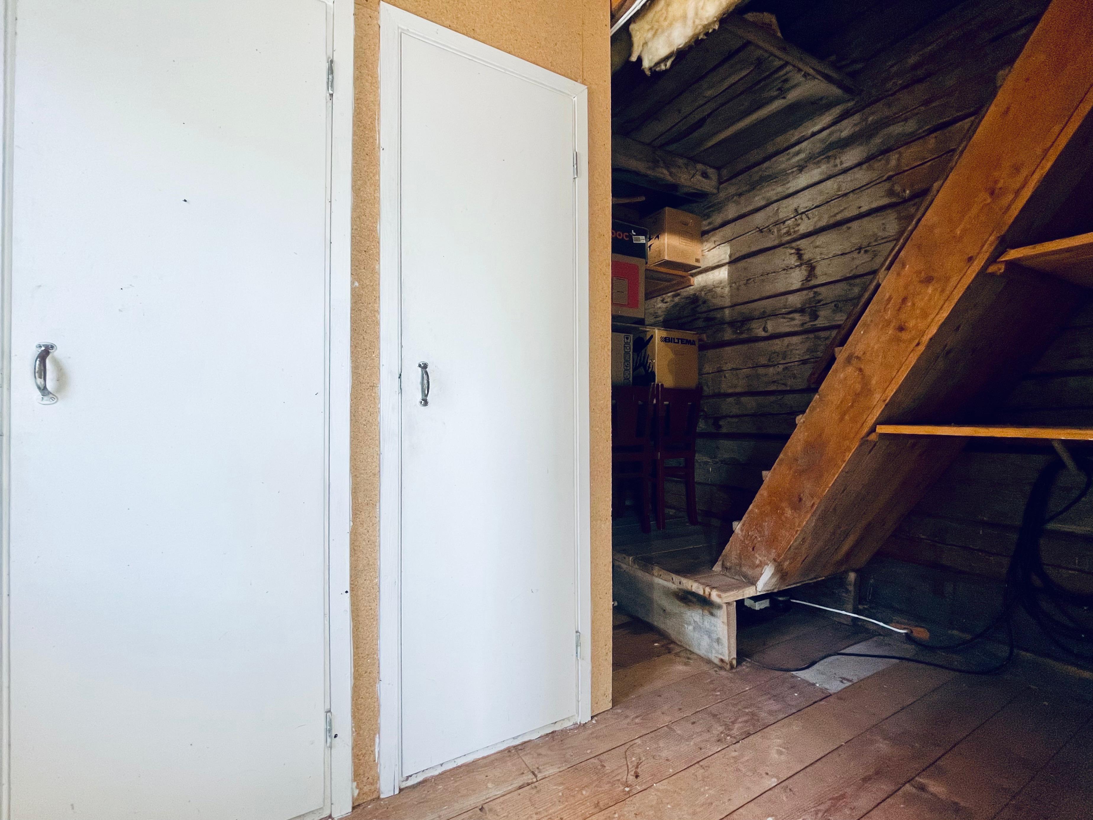 Käynti ullakolle.