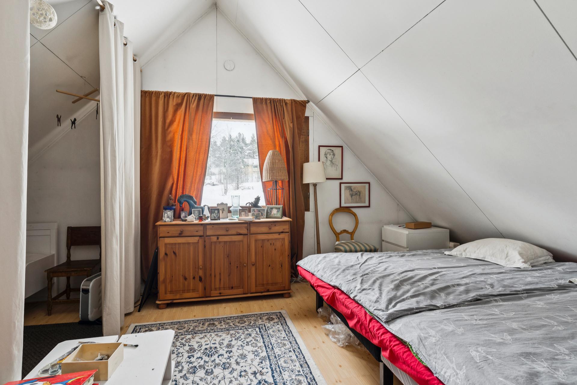 Yk makuuhuone 1 ja alkovi