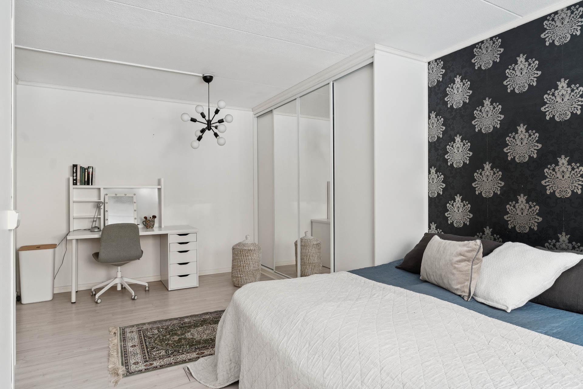 Ja sieltä löytyy hyvin kaappitilaa