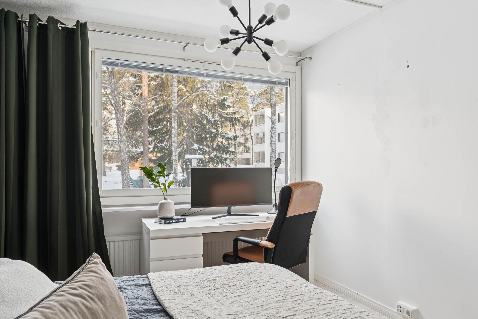 Sekä paikka työpisteelle