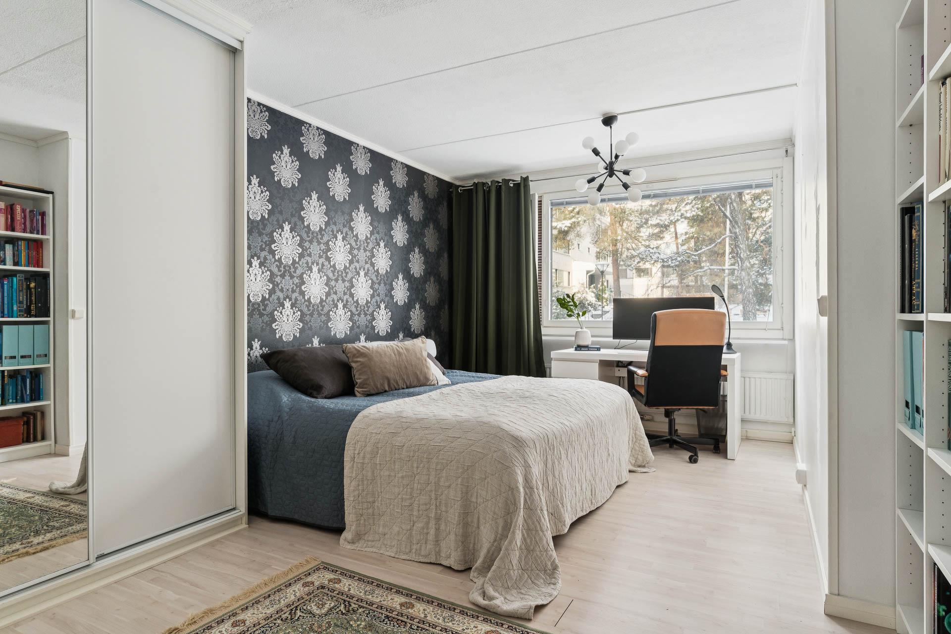 Makuuhuone on tilava