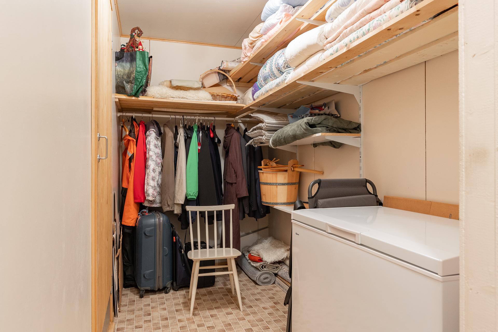 Alakerran varastohuone