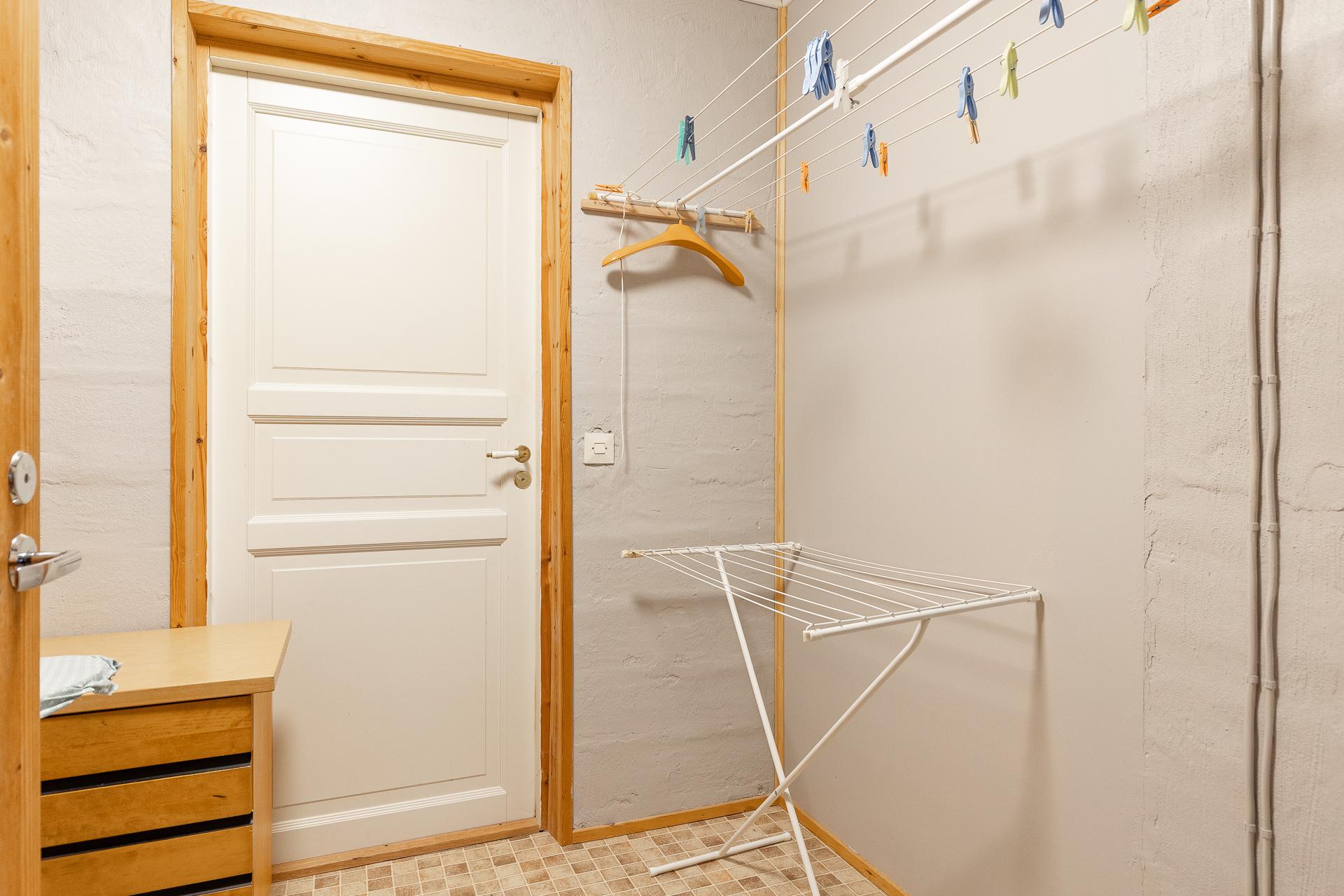 Alakerran varastohuone