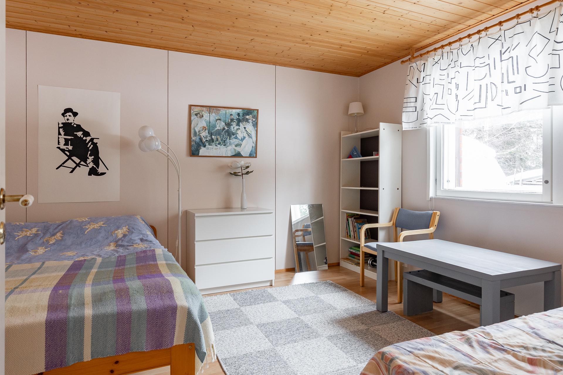 Alakerran makuuhuone