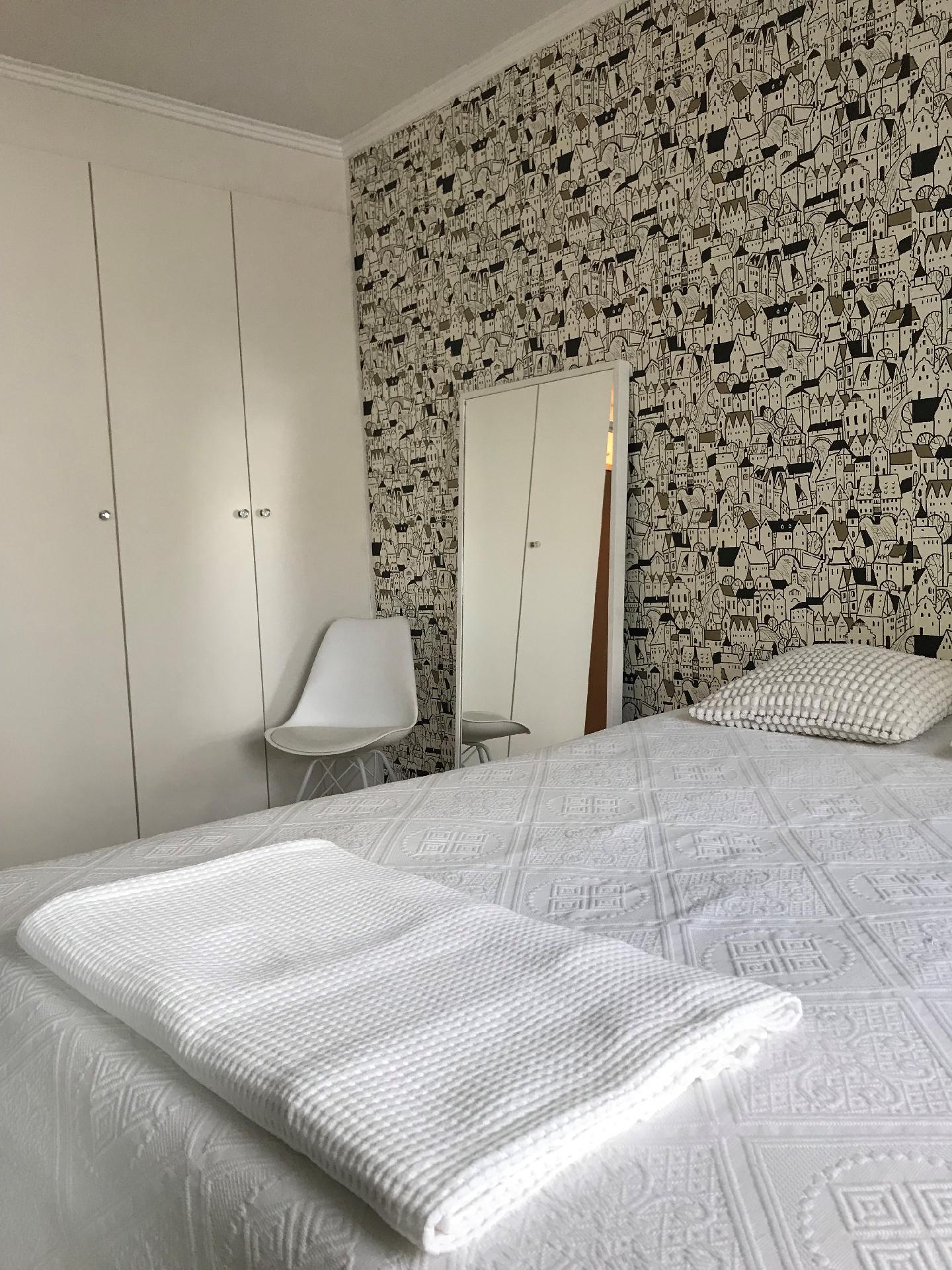 Makuuhuone on valoisa