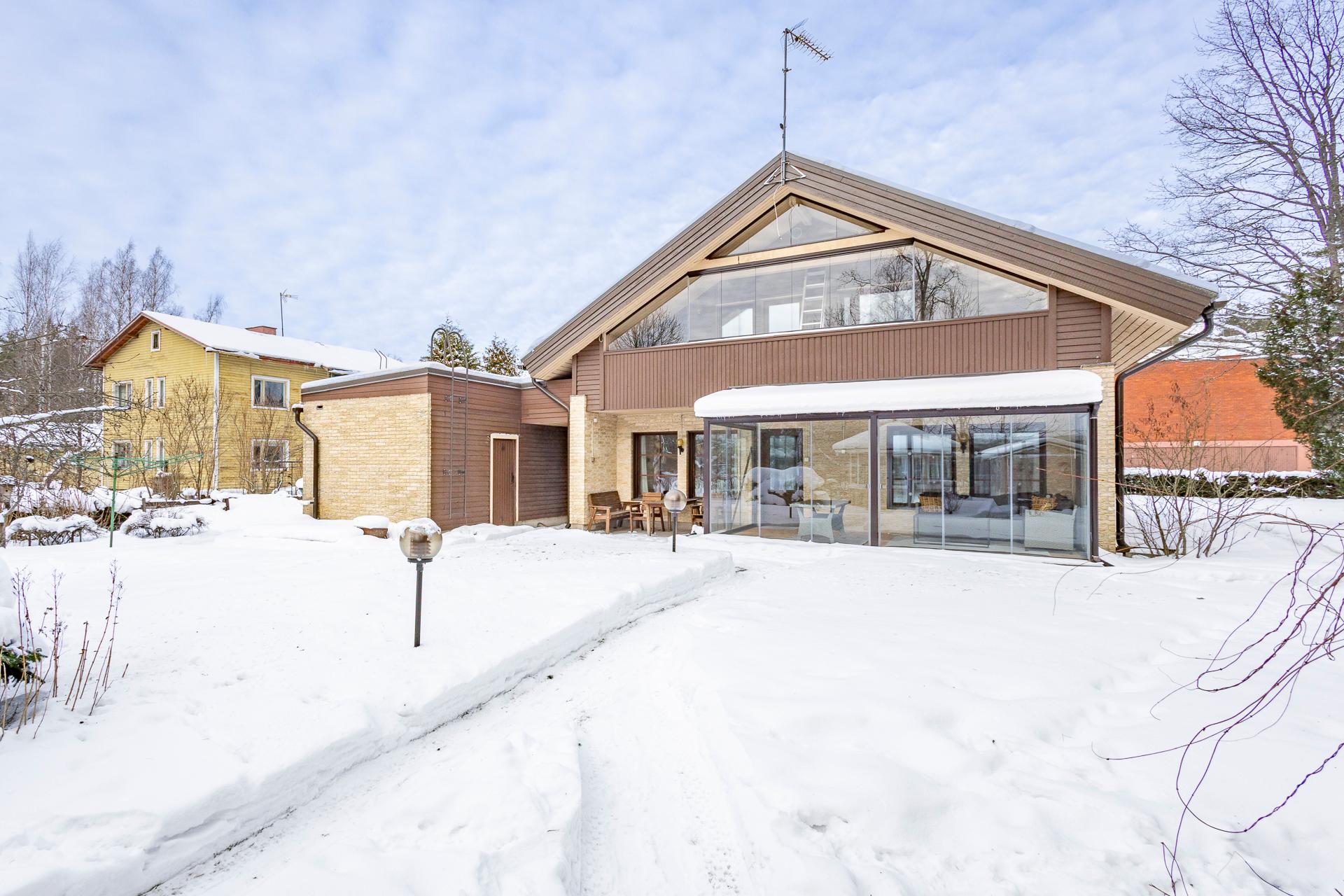 Vaiveronkatu 64, Sveitsi, Hyvinkää