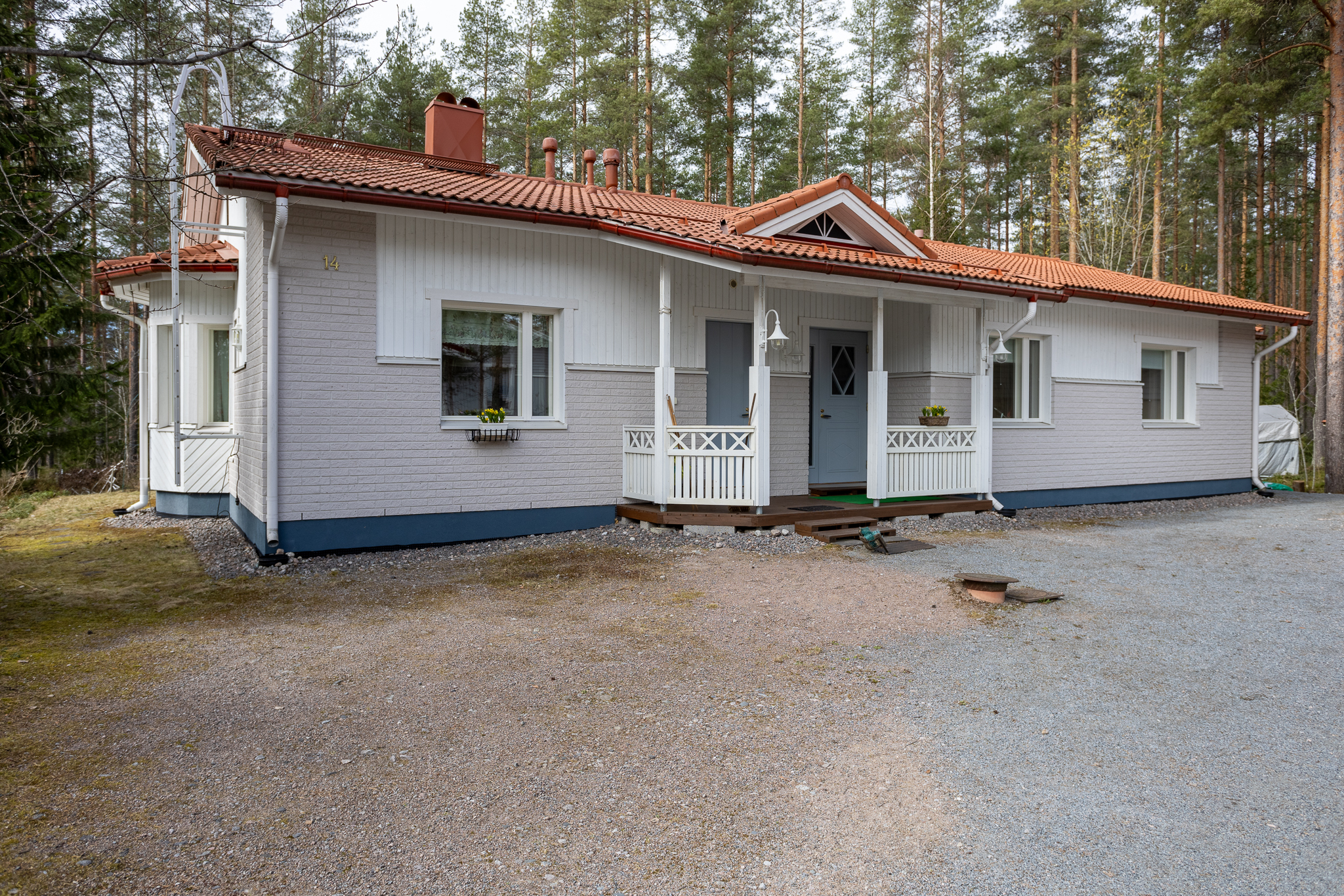 Julkisivu