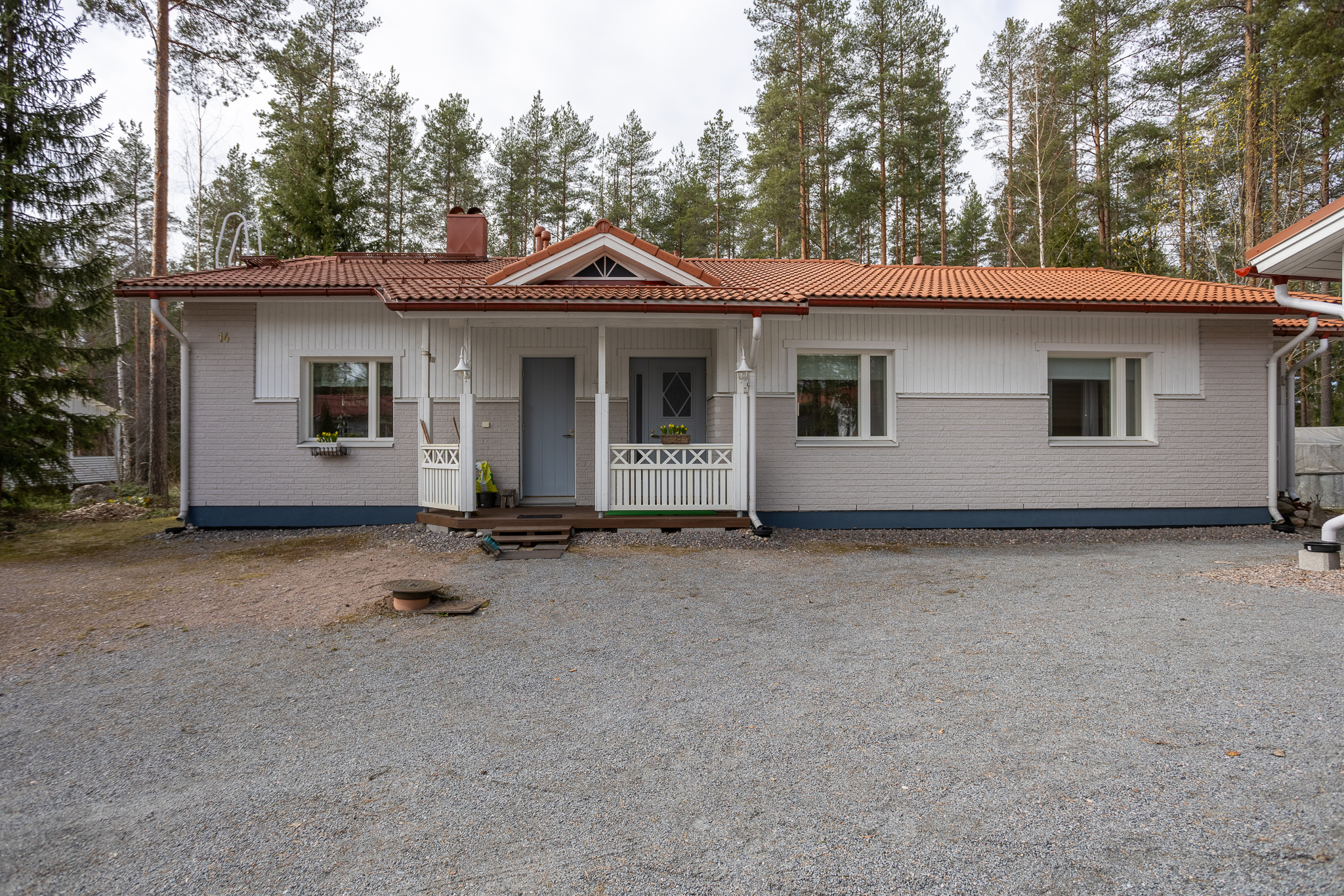 Julkisivu