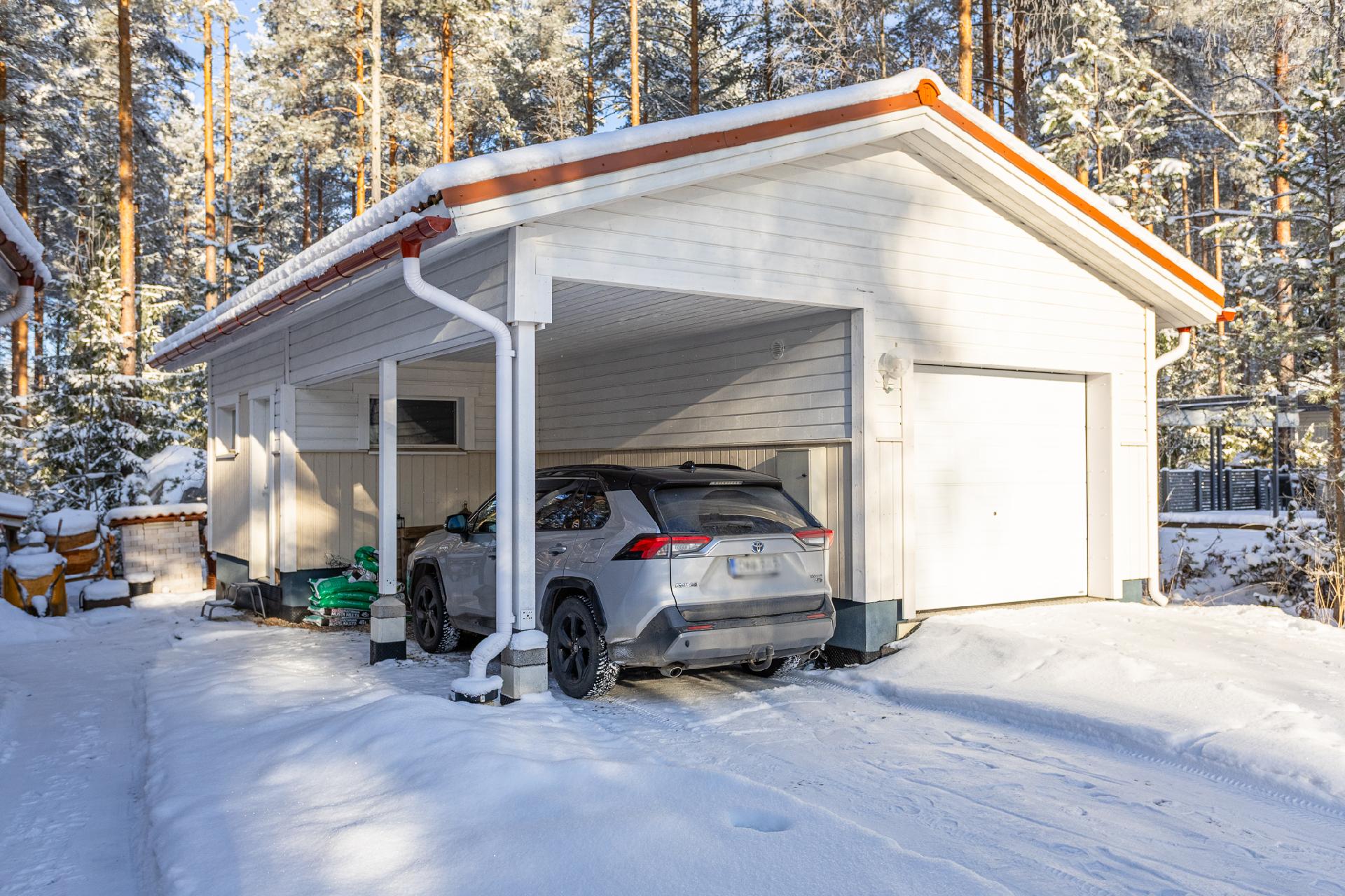 Autotalli_katos_varasto