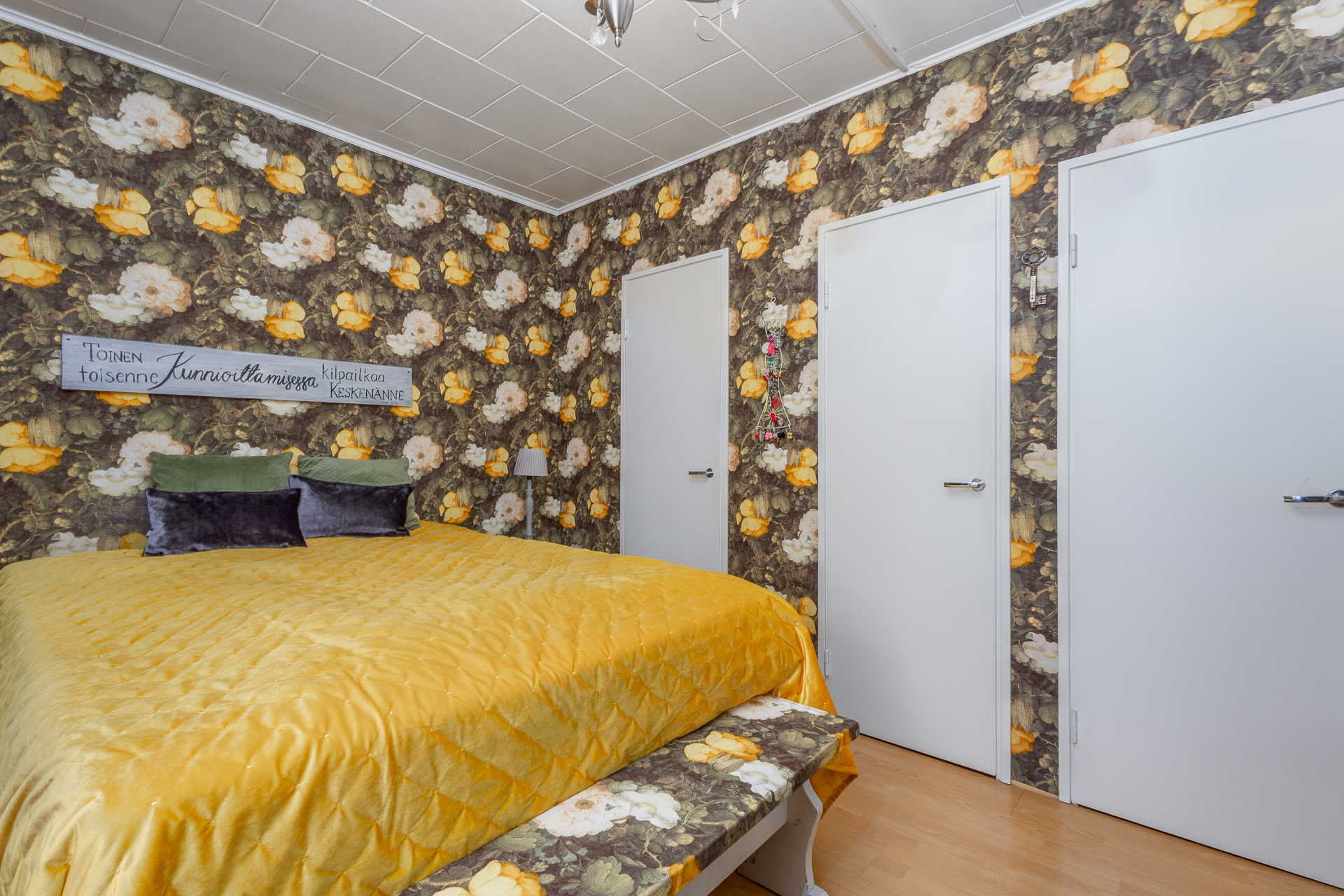 Alakerran makuuhuone