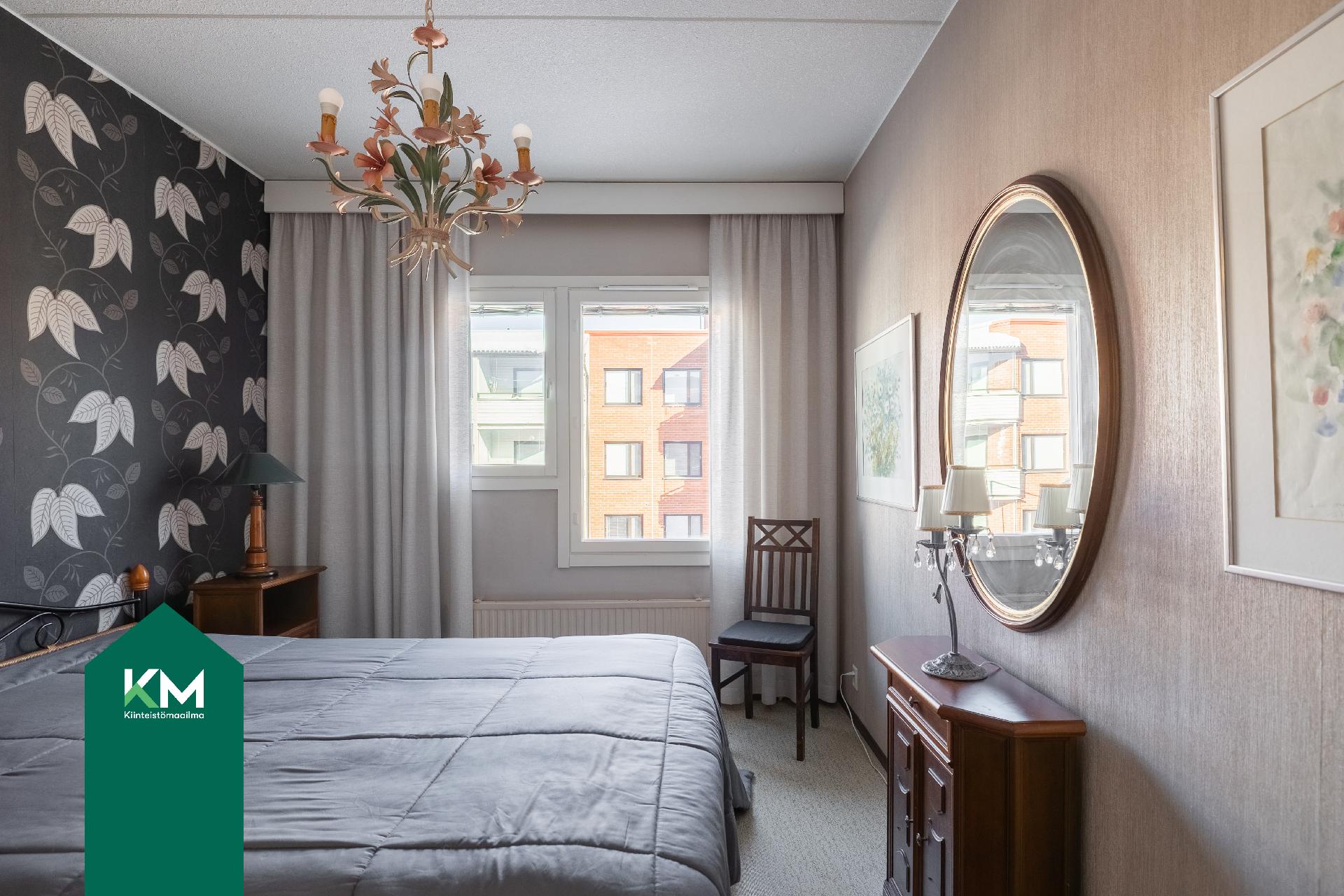 Kapteeninkadun puoleinen makuuhuone.