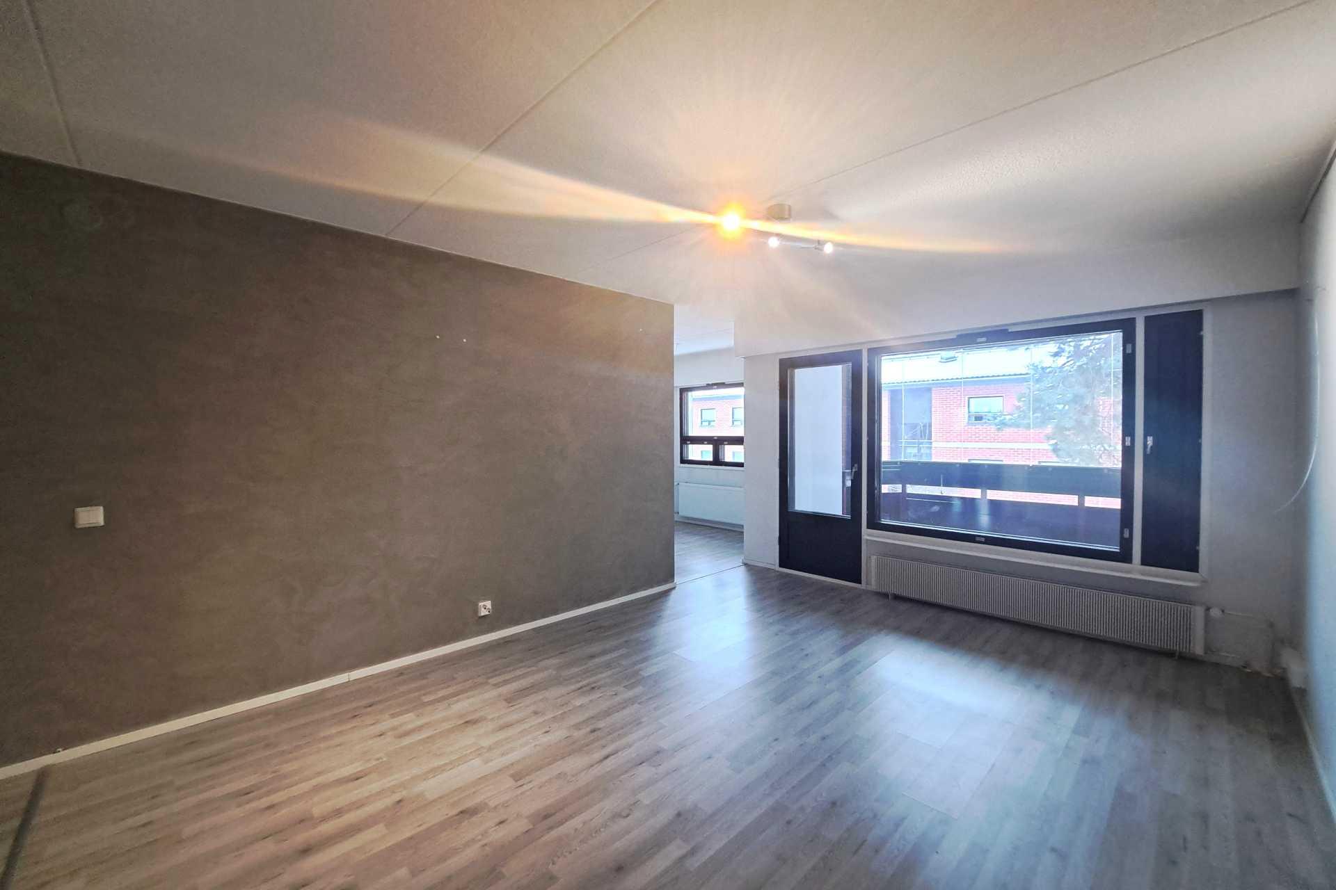 olohuoneesta ruokailutilaan parvekkeelle