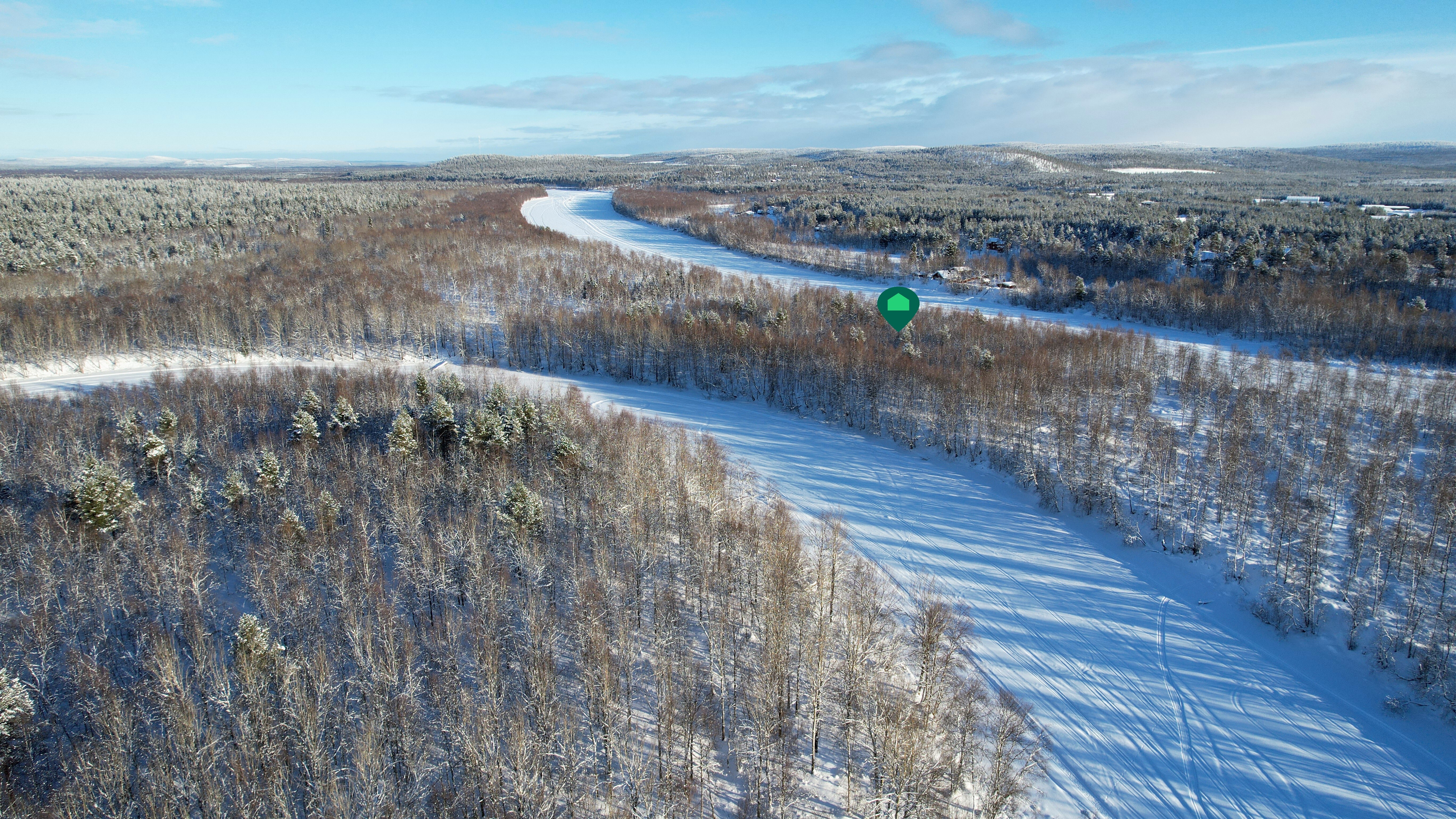 Näkymä etelään Taivalvuopajan yli kohti määräalaa ja Ivalojokea.