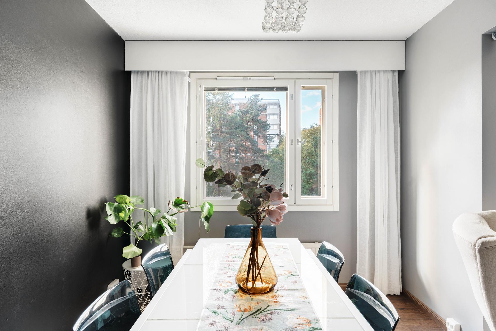 Täysikuu 10 B, Olari, Espoo